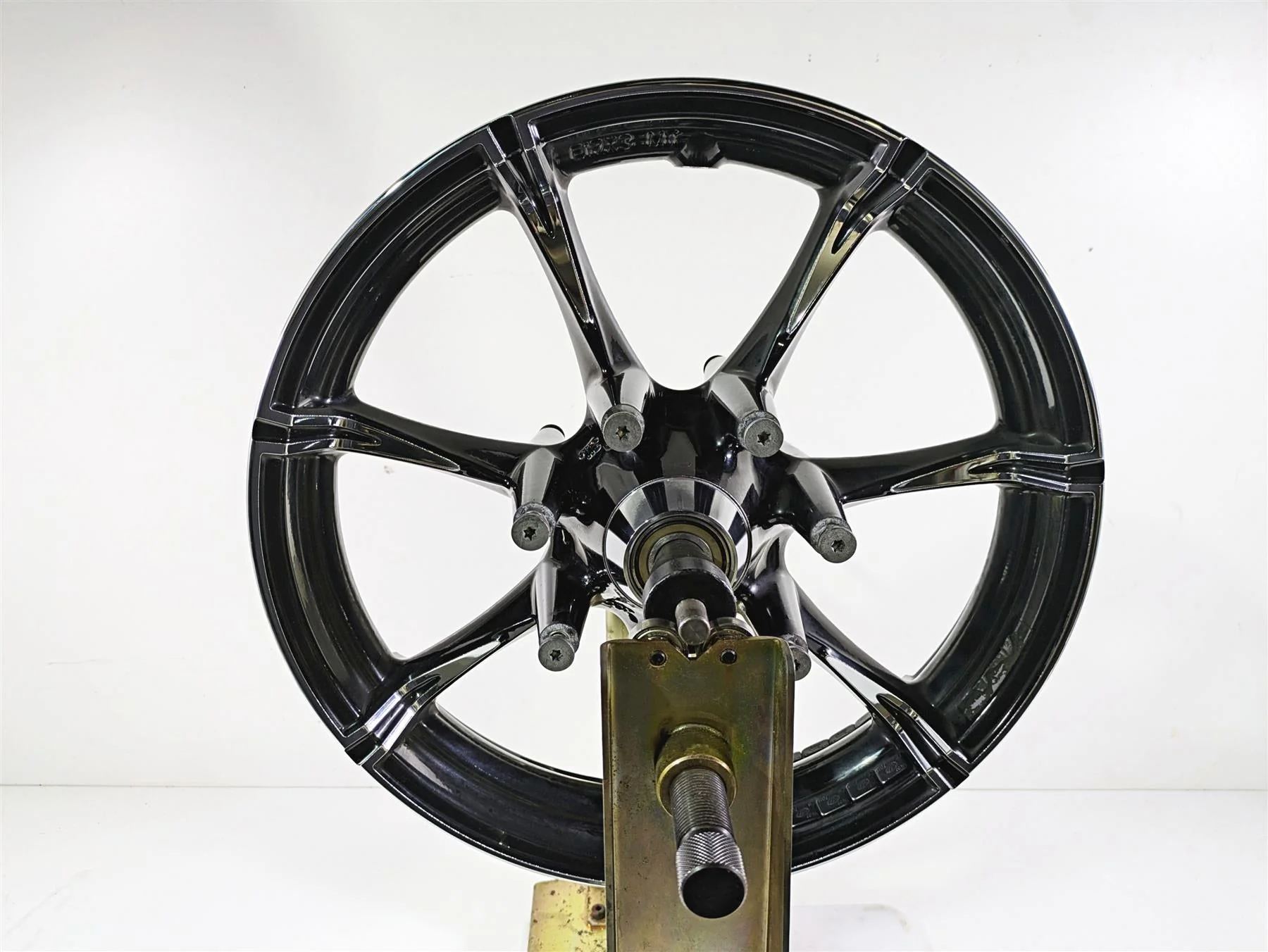 2017 Harley Touring FLHTKSE CVO E-Glide 17x3 Front Wheel 7-Spk Slicer 43300441
