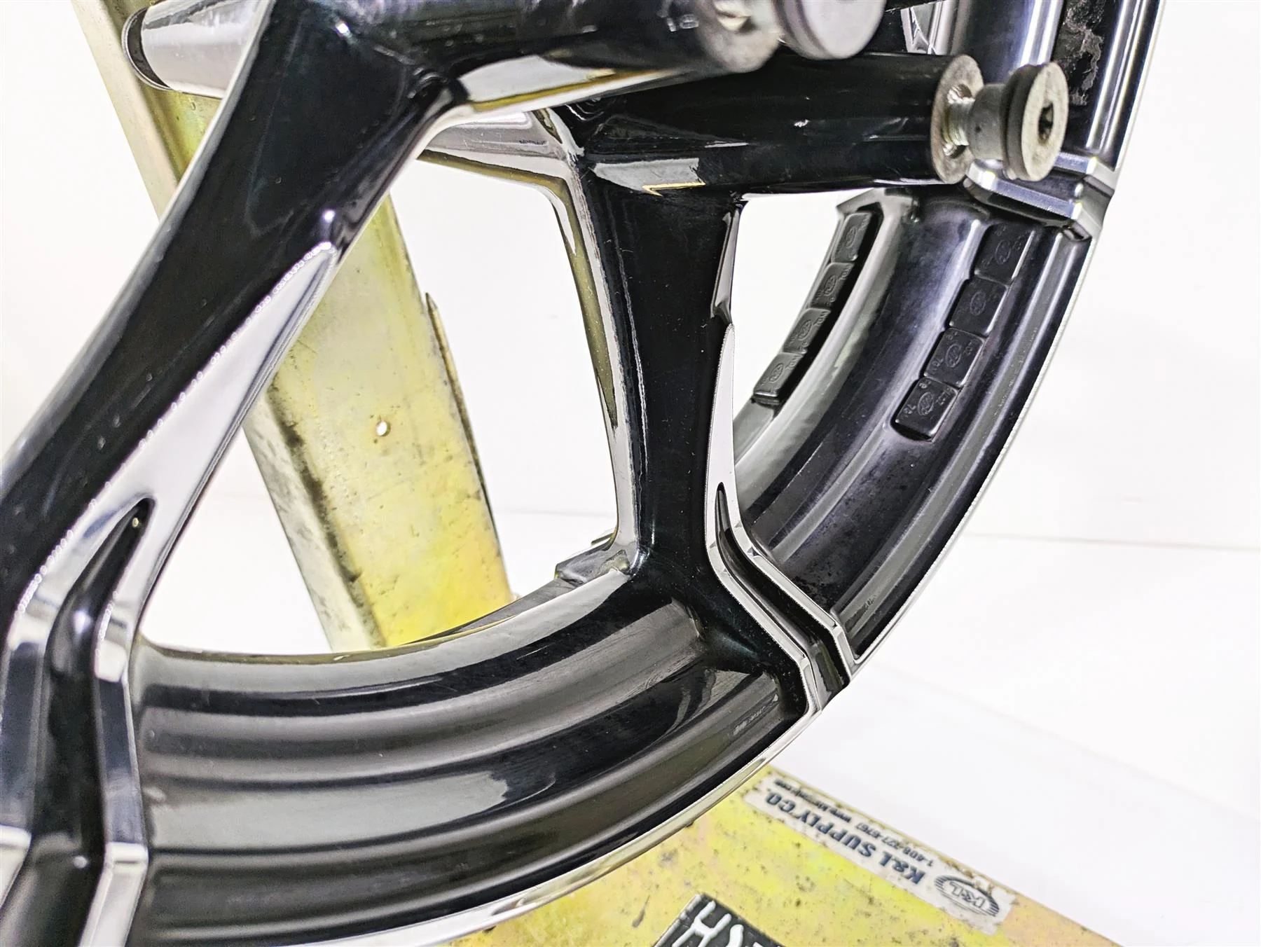 2017 Harley Touring FLHTKSE CVO E-Glide 17x3 Front Wheel 7-Spk Slicer 43300441 - Image 6