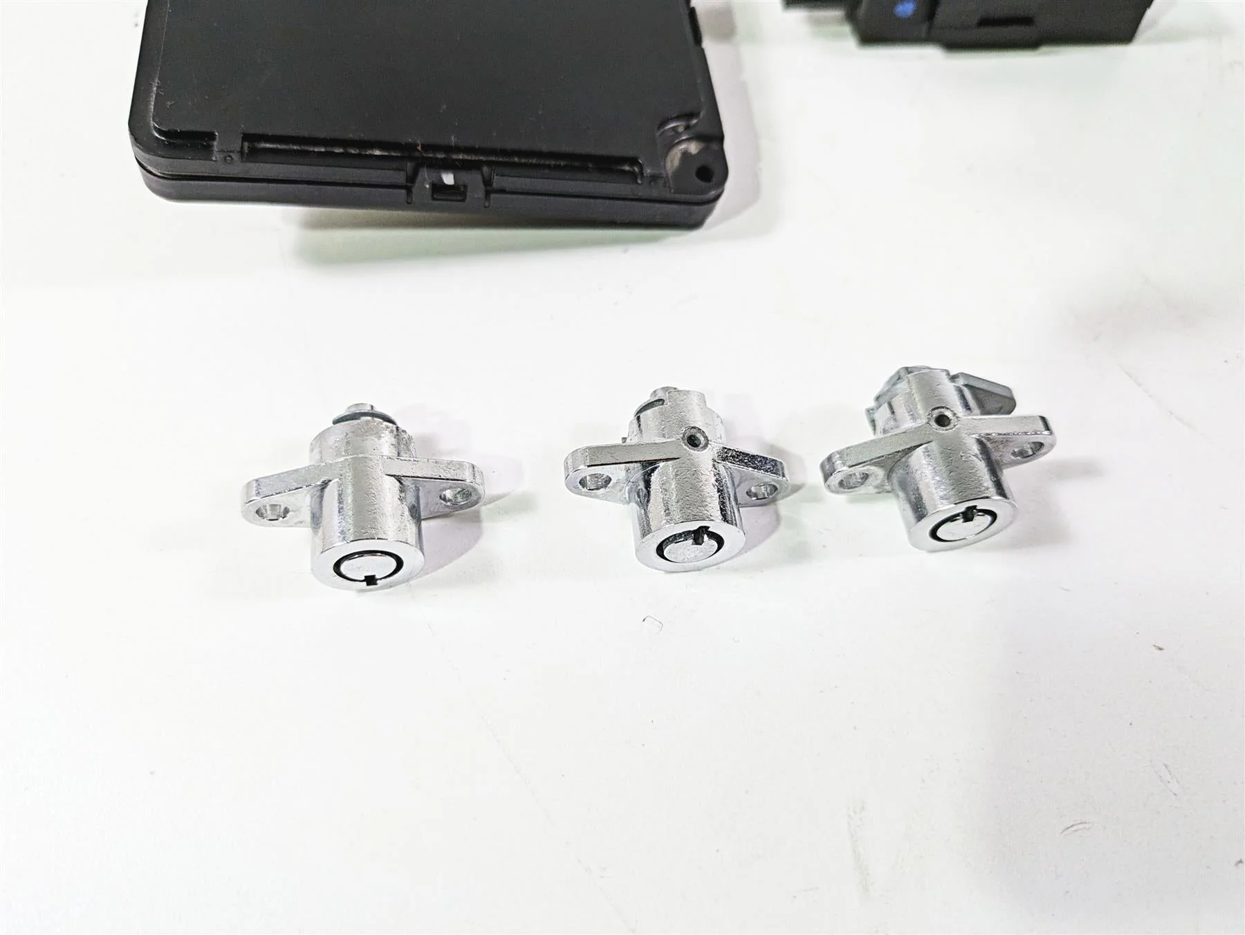 2017 Harley Touring FLHTKSE CVO E-Glide Bcm Ignition Switch Key Set 71400090B - Image 12
