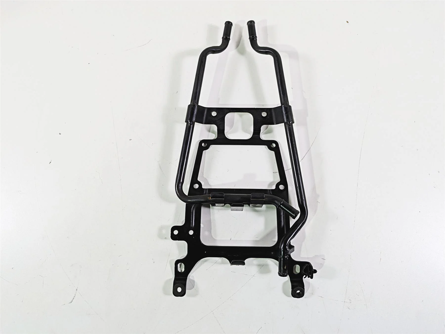 2017 Harley Touring FLHTKSE CVO E-Glide Coolant Crossover Hose Mount 12700091A - Image 5
