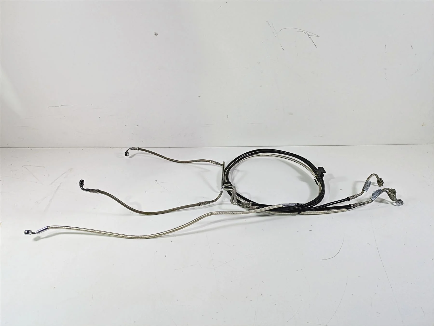 2017 Harley Touring FLHTKSE CVO E-Glide Front Abs Brake Line Set 77" 41800573 - Image 11