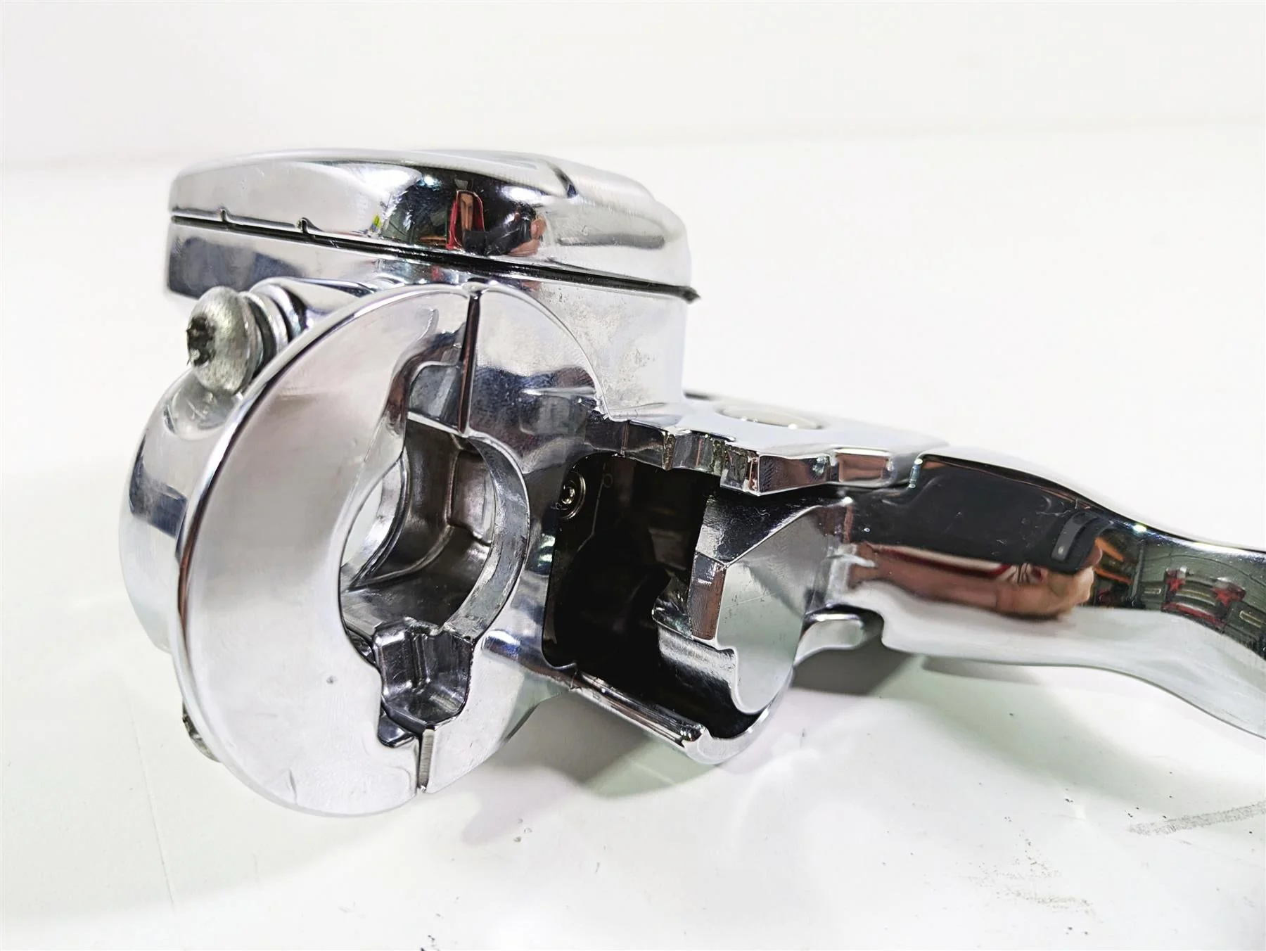 2017 Harley Touring FLHTKSE CVO E-Glide Front Brake Master Cylinder 42102-08D - Image 7