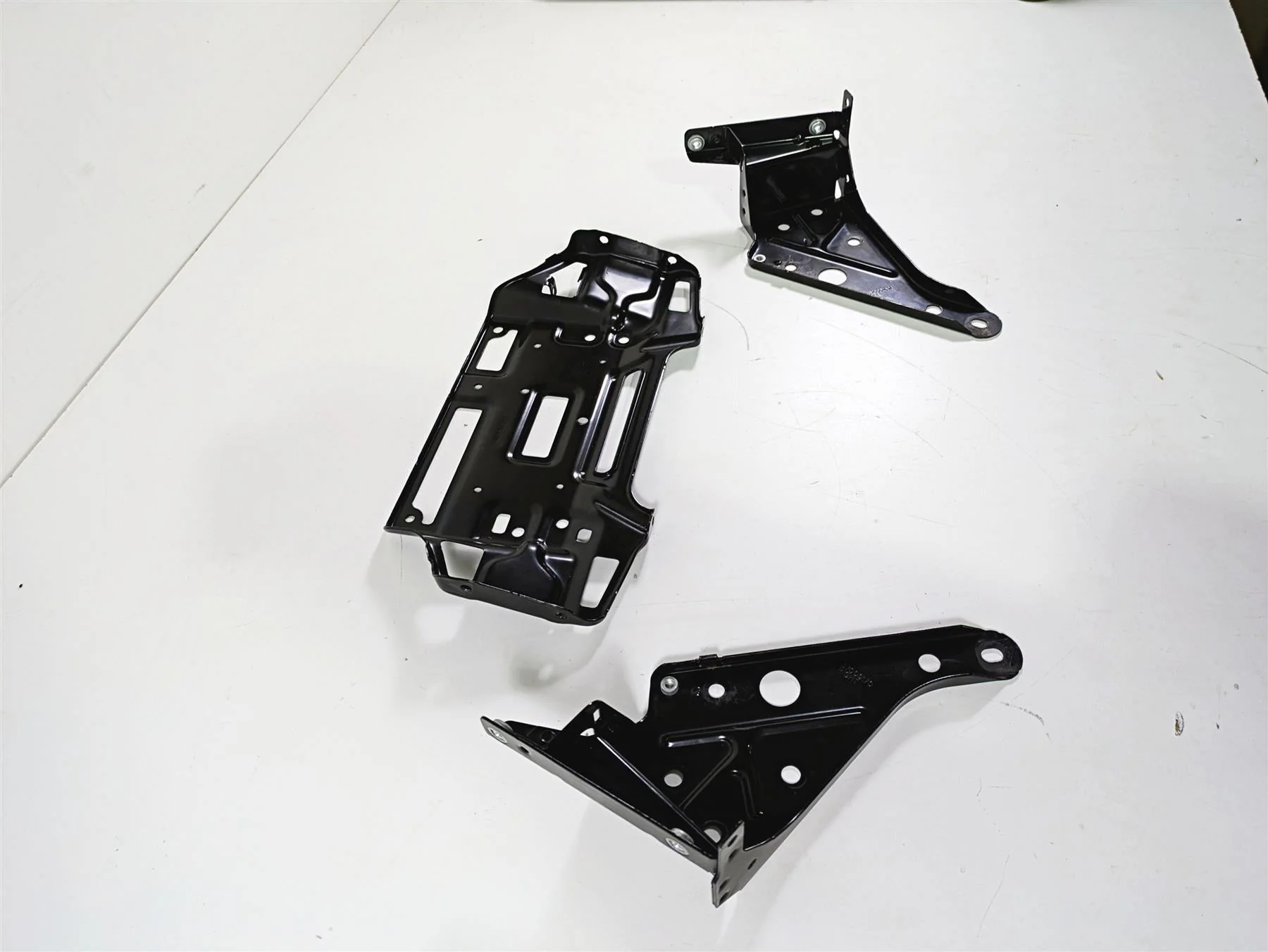 2017 Harley Touring FLHTKSE CVO E-Glide Front Fairing Support Mount Set 57000169 - Image 11