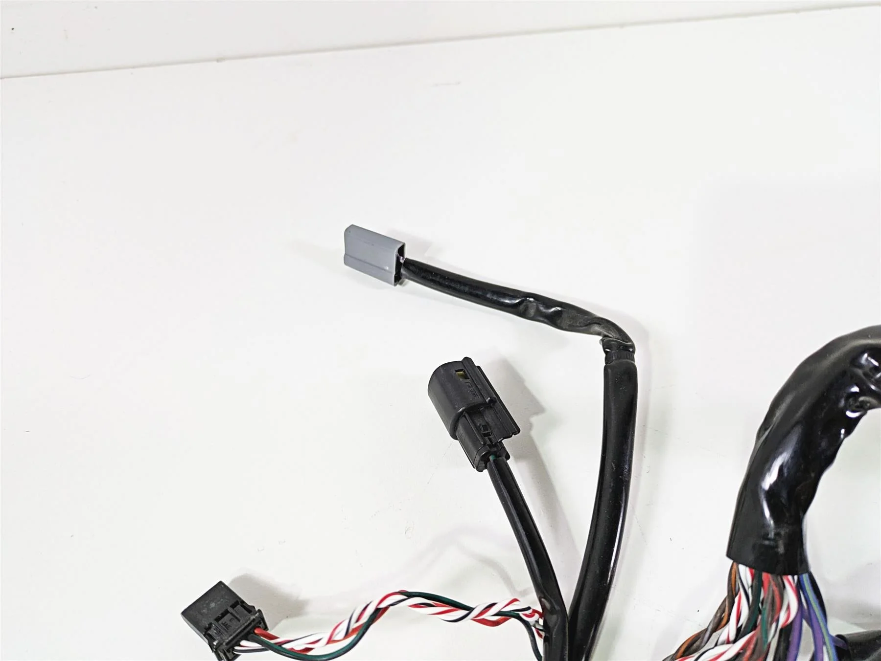 2017 Harley Touring FLHTKSE CVO E-Glide Front Fairing Wiring - Read 69201558 - Image 5