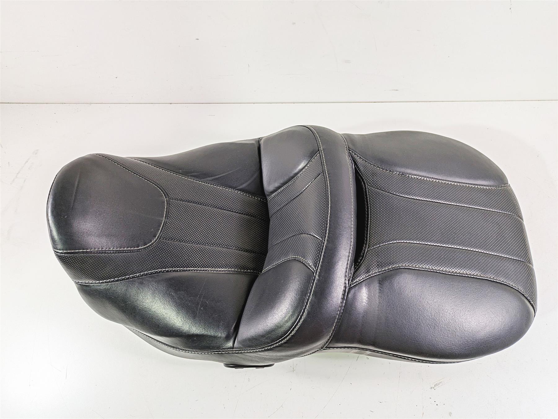 2017 Harley Touring FLHTKSE CVO E-Glide Heated Driver Seat Saddle 52000281 - Image 5