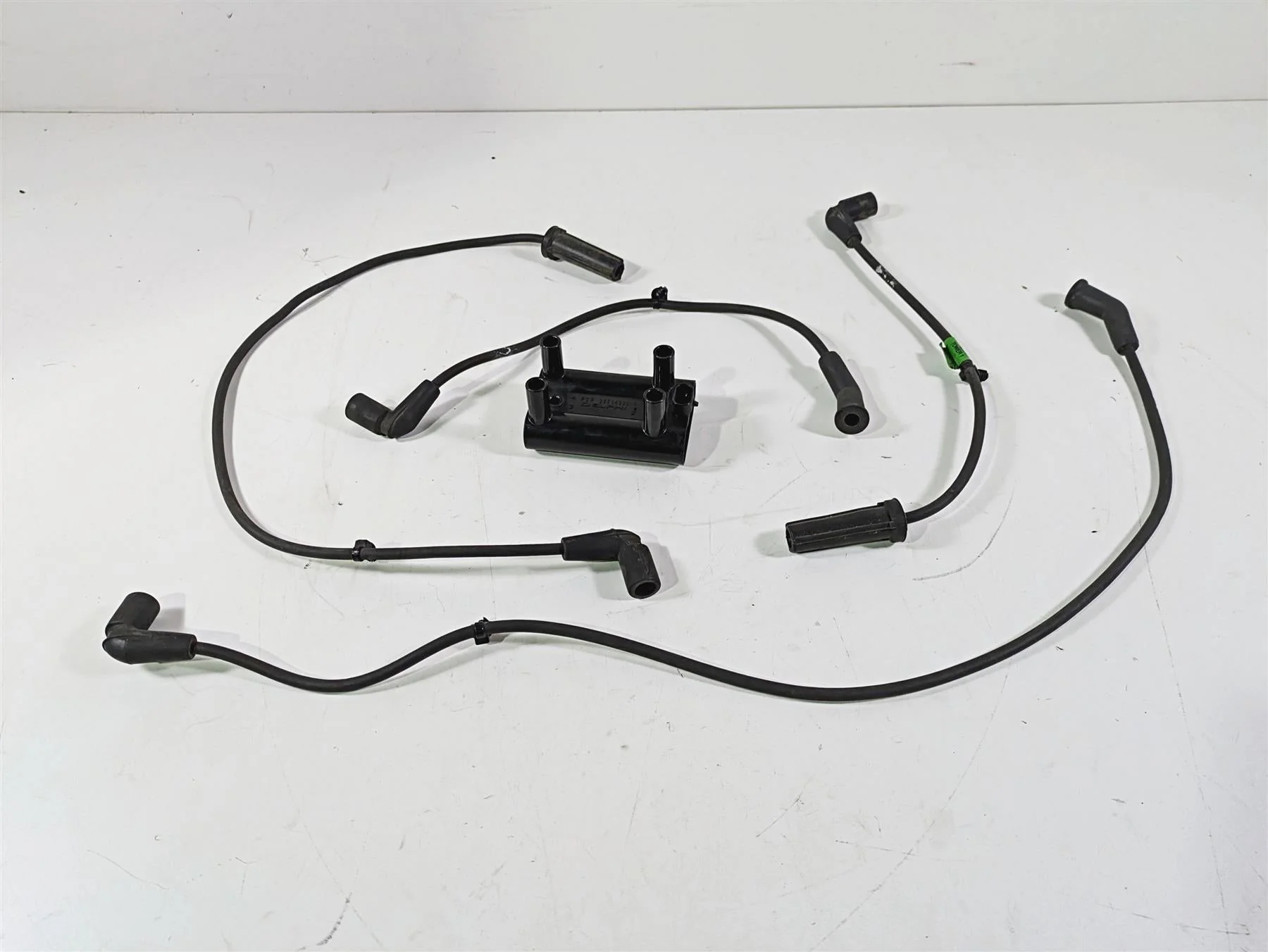 2017 Harley Touring FLHTKSE CVO E-Glide Ignition Coil Wires Plug Set 31600017