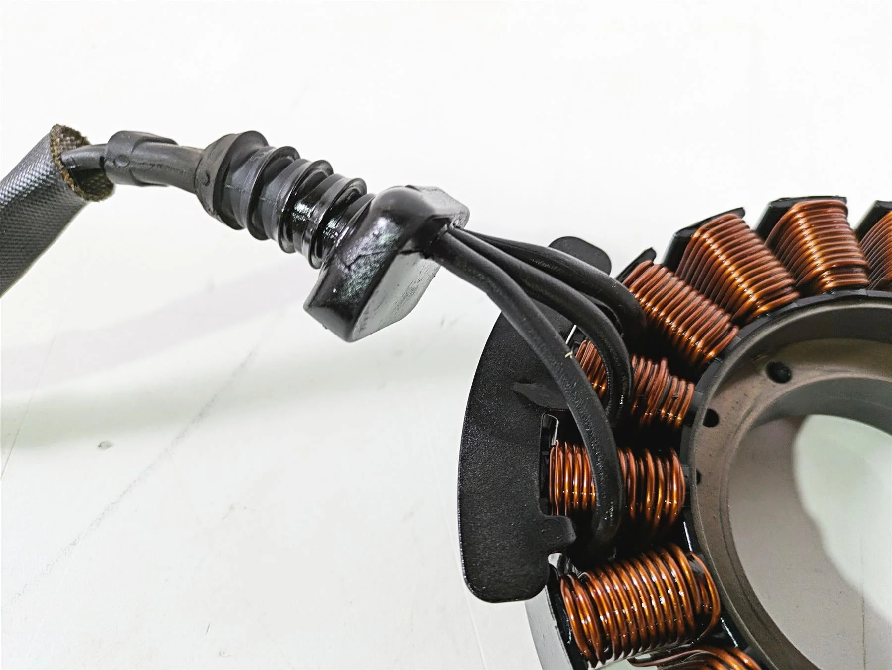 2017 Harley Touring FLHTKSE CVO E-Glide Starter Alternator Generator 29900042A - Image 7