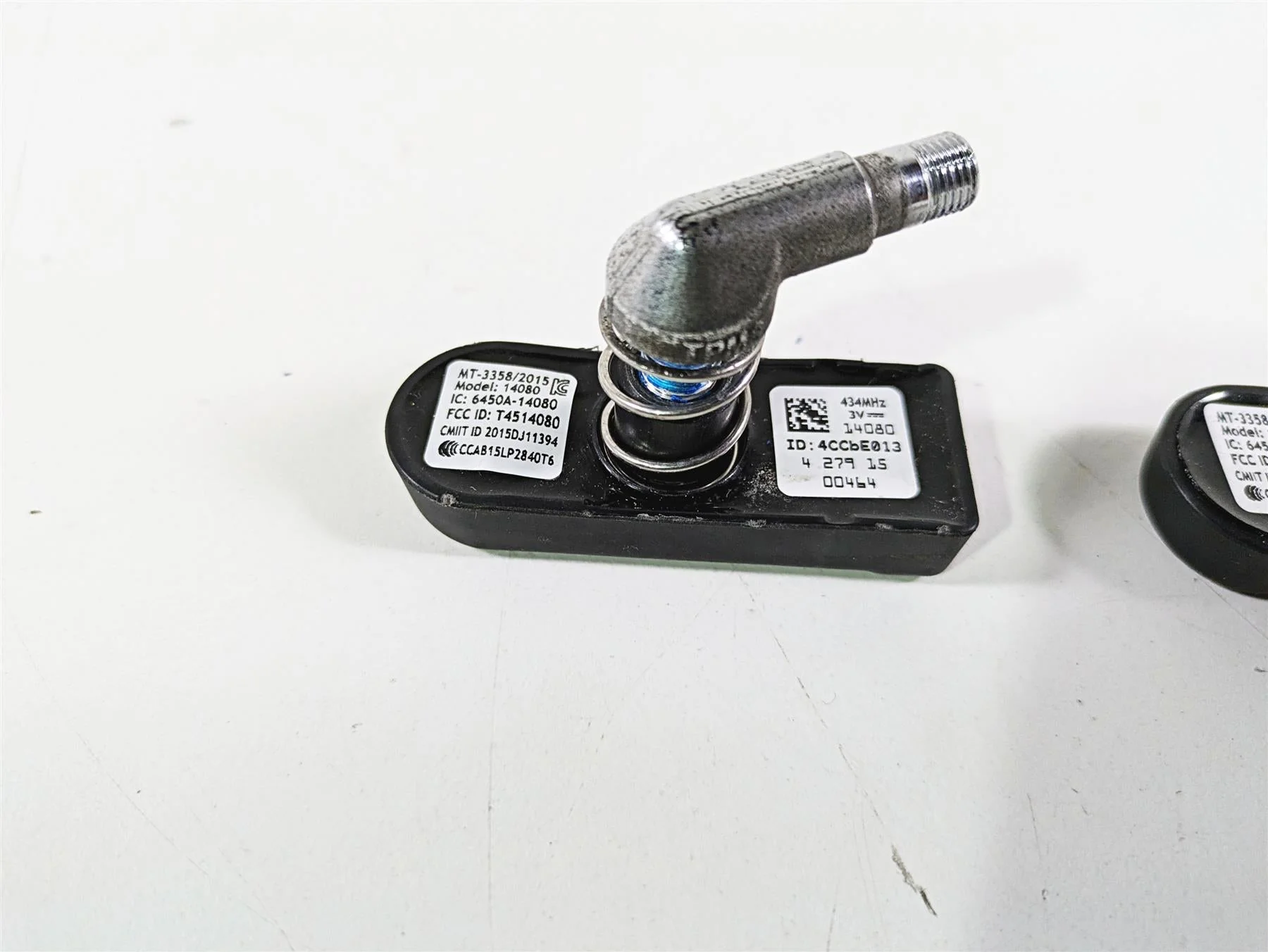 2017 Harley Touring FLHTKSE CVO E-Glide Tire Pressure Sensor Set -Read 32700052A - Image 5