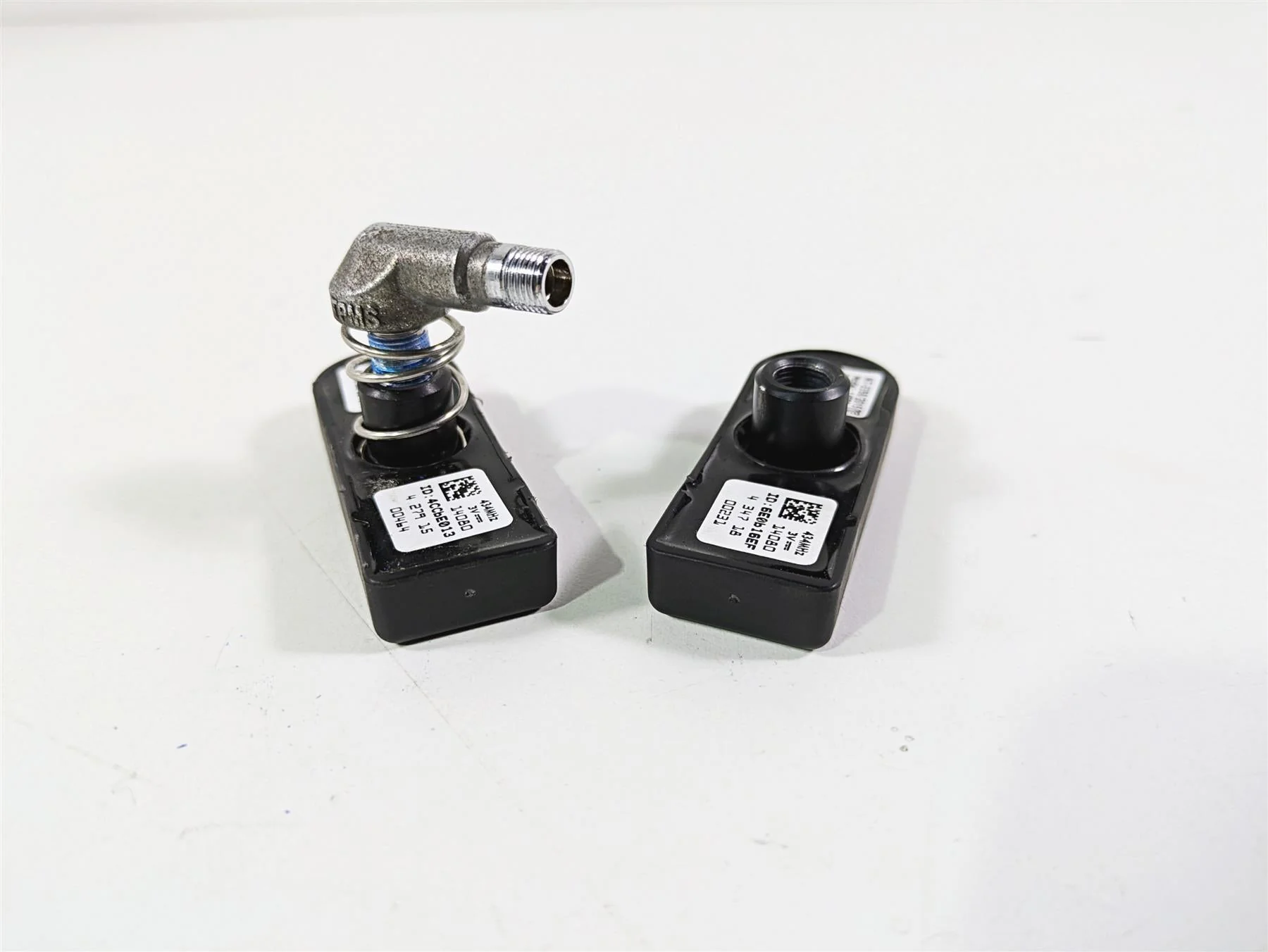2017 Harley Touring FLHTKSE CVO E-Glide Tire Pressure Sensor Set -Read 32700052A - Image 8