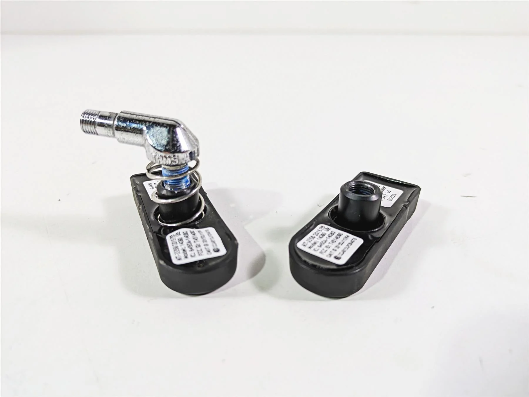 2017 Harley Touring FLHTKSE CVO E-Glide Tire Pressure Sensor Set -Read 32700052A - Image 9