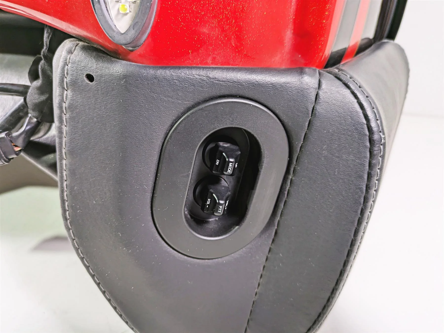 2017 Harley Touring FLHTKSE CVO E-Glide Tour Pack Trunk Led Bezel Set 53000346 - Image 9