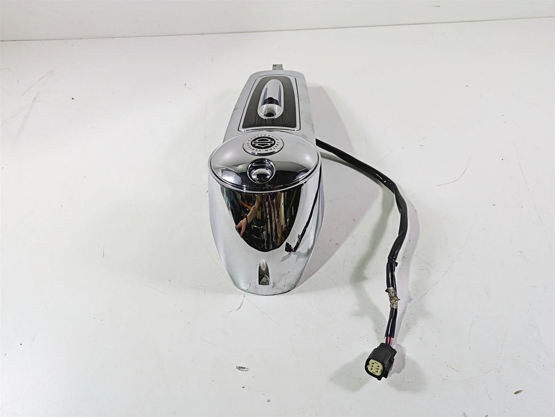 2017 Harley Touring FLHTKSE CVO E-Glide Upper Fuel Tank Dash Cover 61270-08 - Image 4
