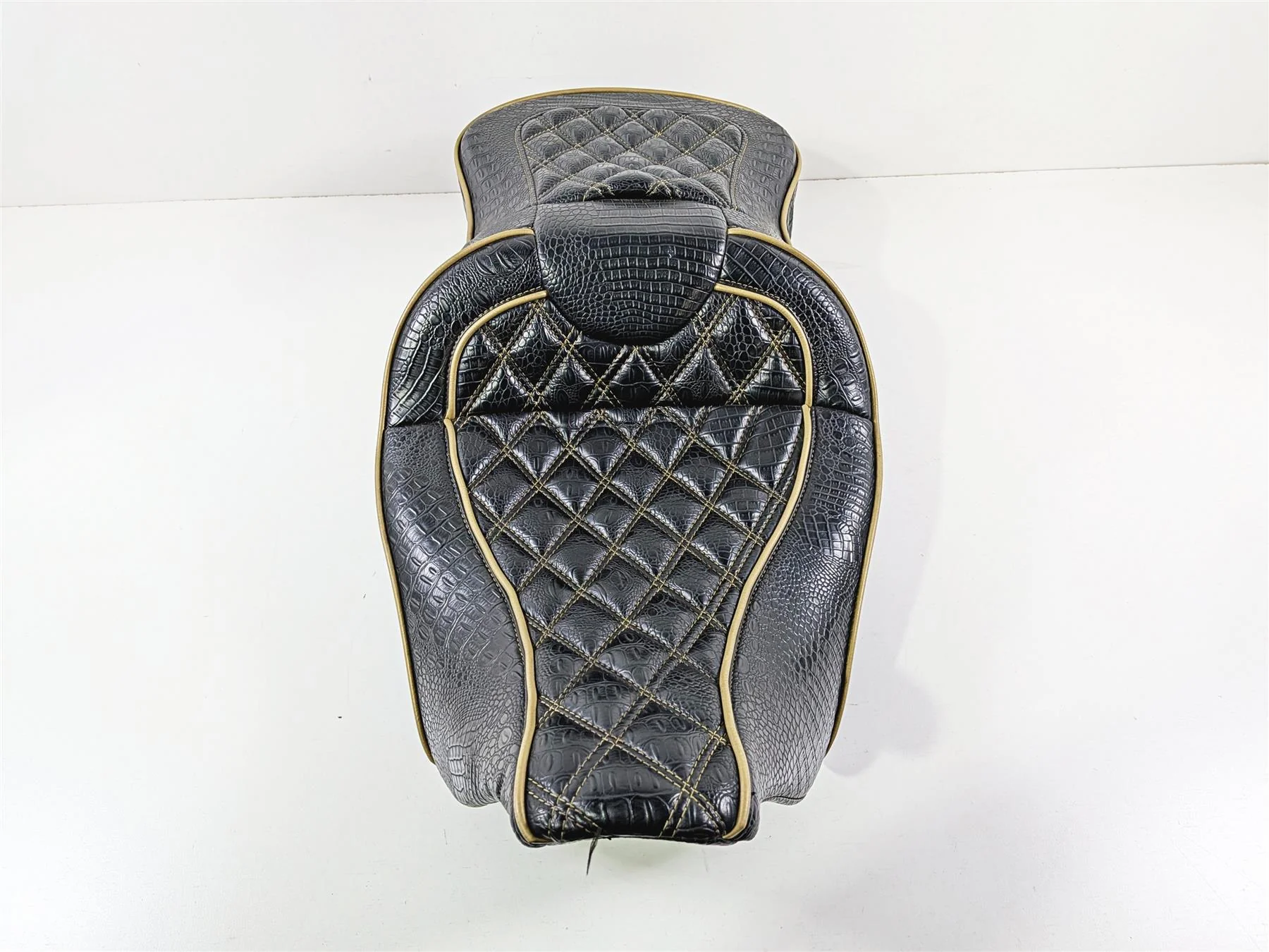 2017 Harley Touring FLHXS Street Glide Aftermarket Alligator Skin Seat Side & Fron Cover Set - Image 13