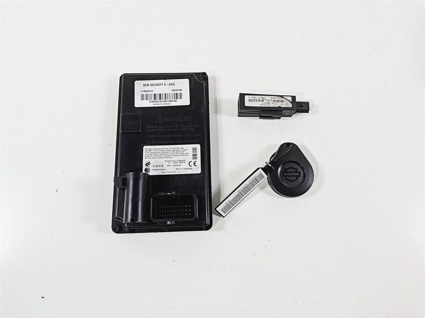 2017 Harley Touring FLHXS Street Glide Bcm Control Module Fob Antenna X-Axis 41000341A - Image 2