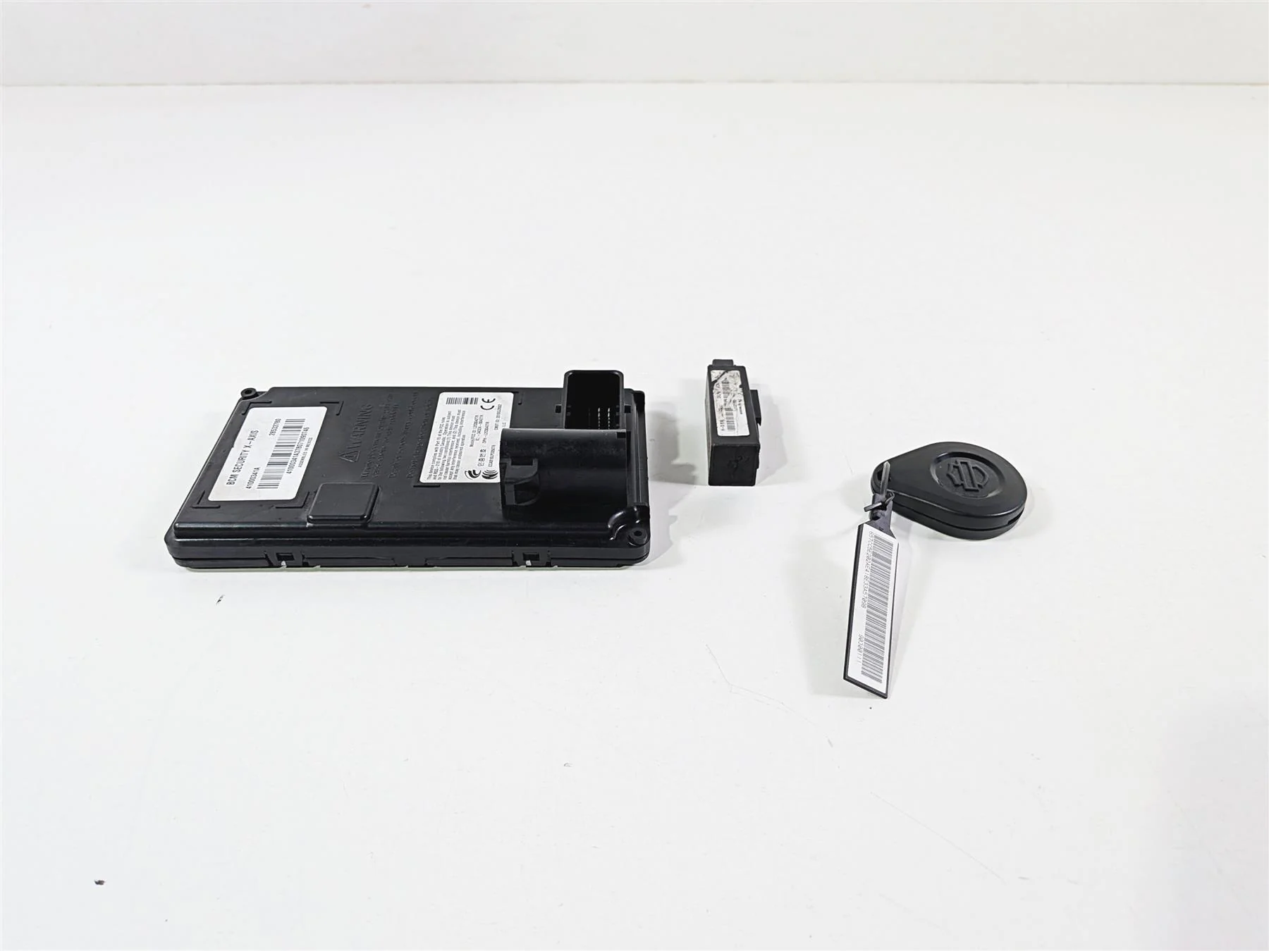 2017 Harley Touring FLHXS Street Glide Bcm Control Module Fob Antenna X-Axis 41000341A - Image 4