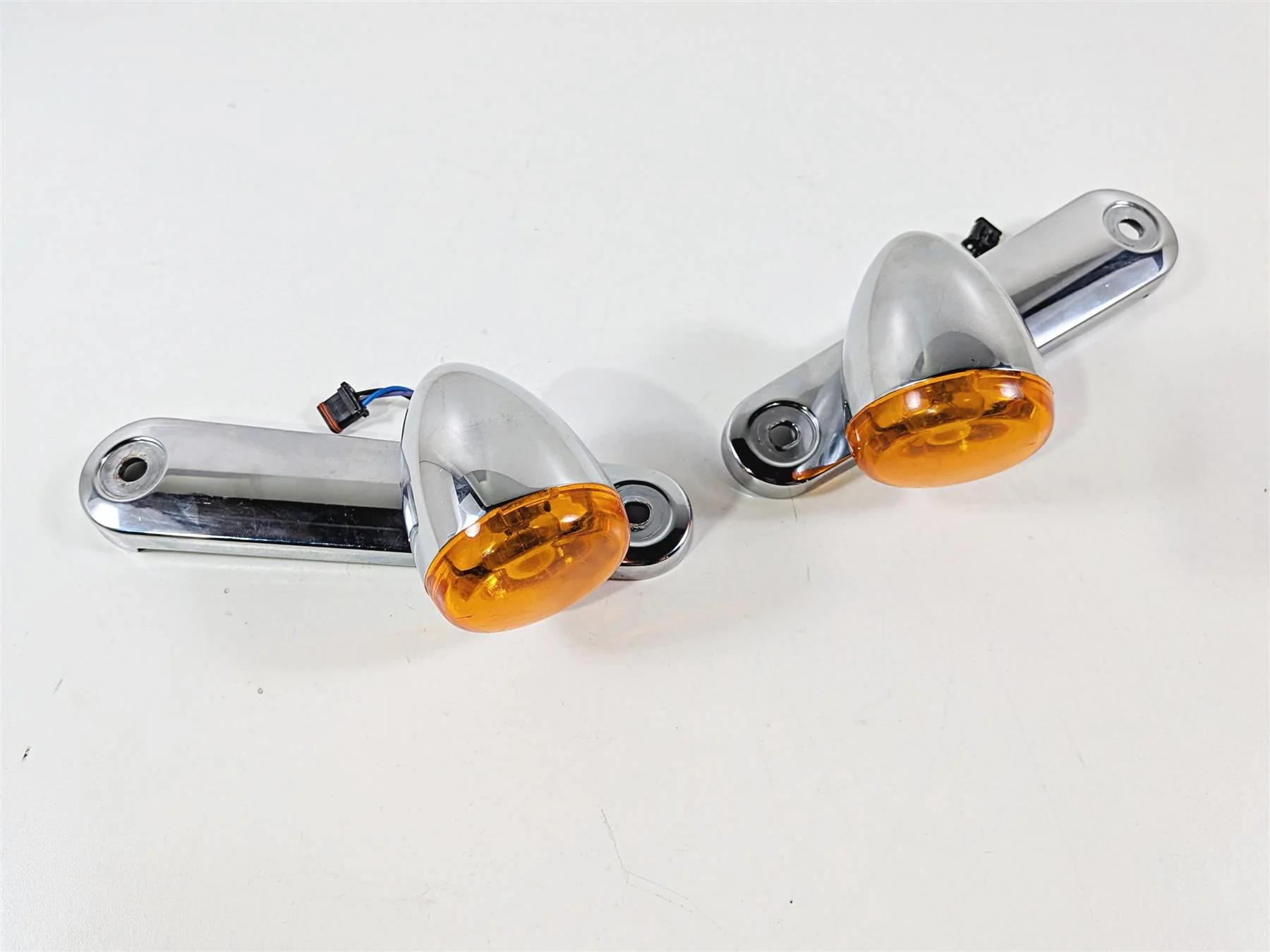 2017 Harley Touring FLHXS Street Glide Chrome Front Blinker & Mounts 68000036 68000037
