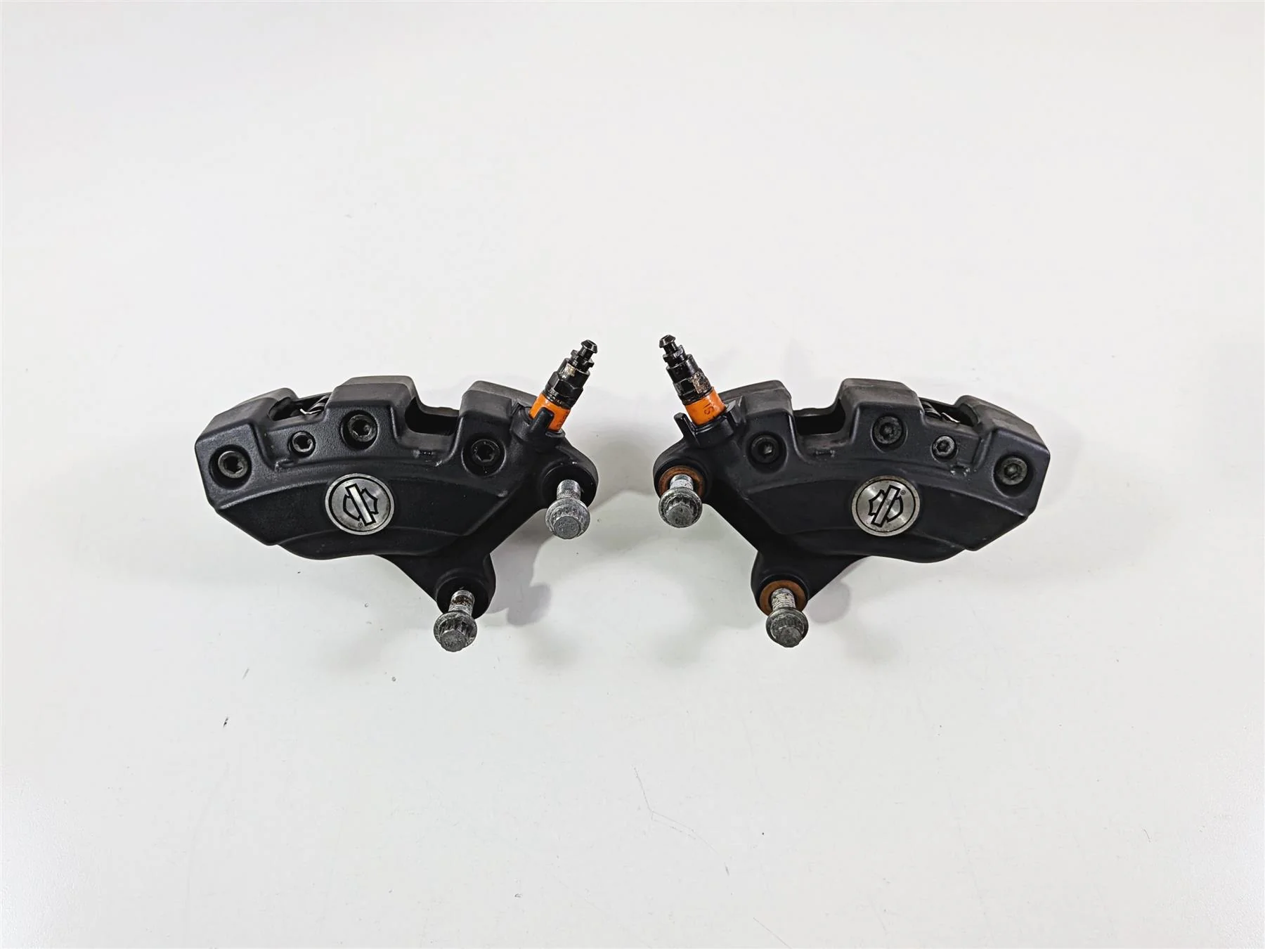 2017 Harley Touring FLHXS Street Glide Front Brake Caliper Set 43027-08 44023-08