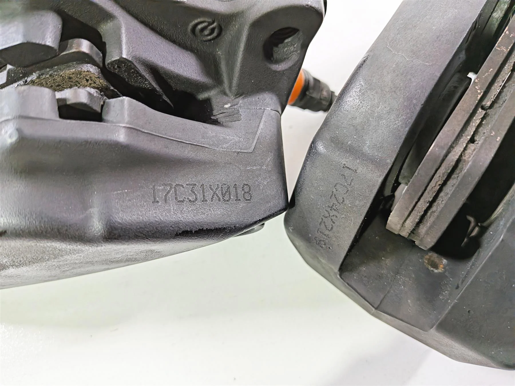 2017 Harley Touring FLHXS Street Glide Front Brake Caliper Set 43027-08 44023-08 - Image 10
