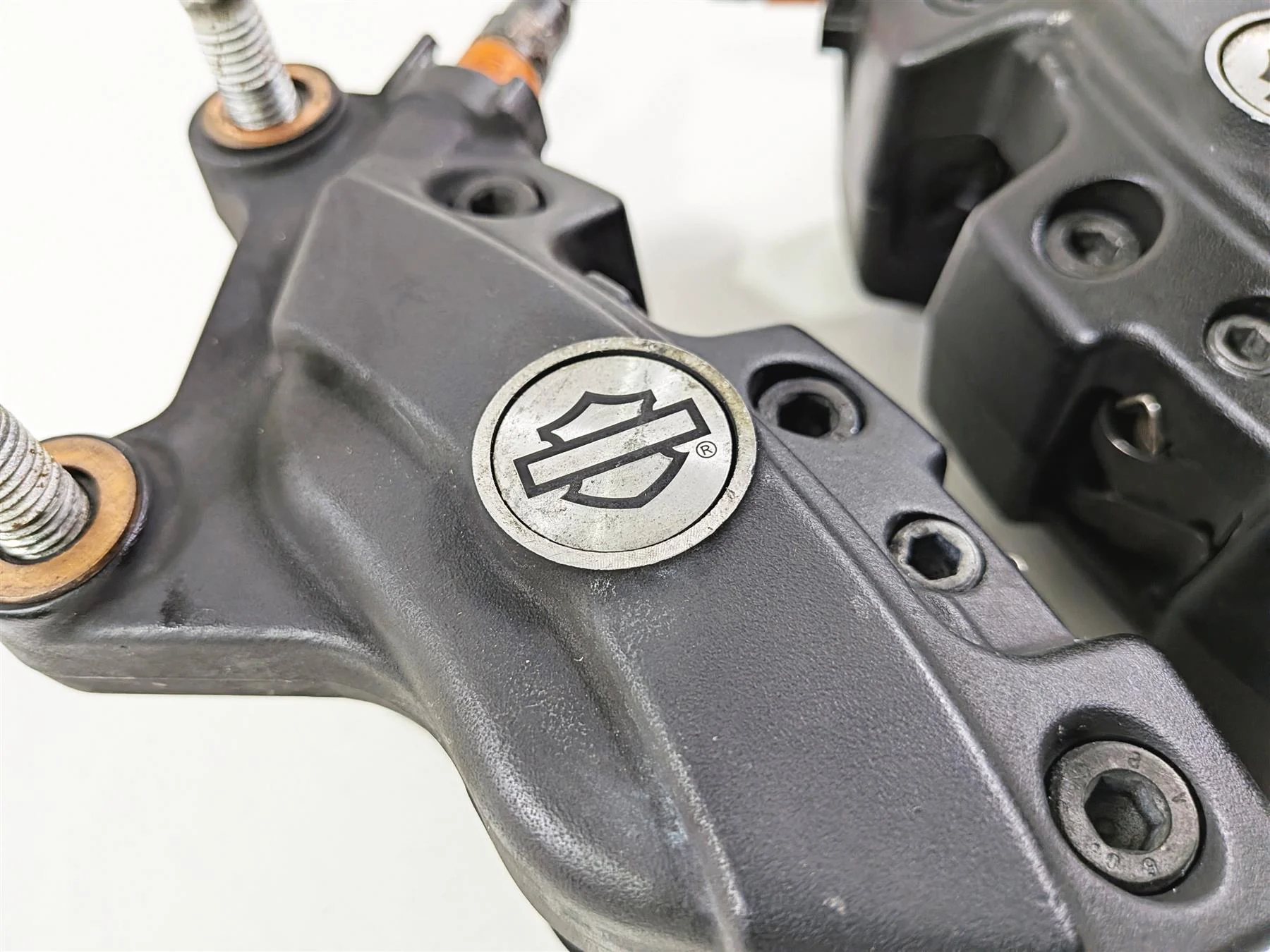 2017 Harley Touring FLHXS Street Glide Front Brake Caliper Set 43027-08 44023-08 - Image 12