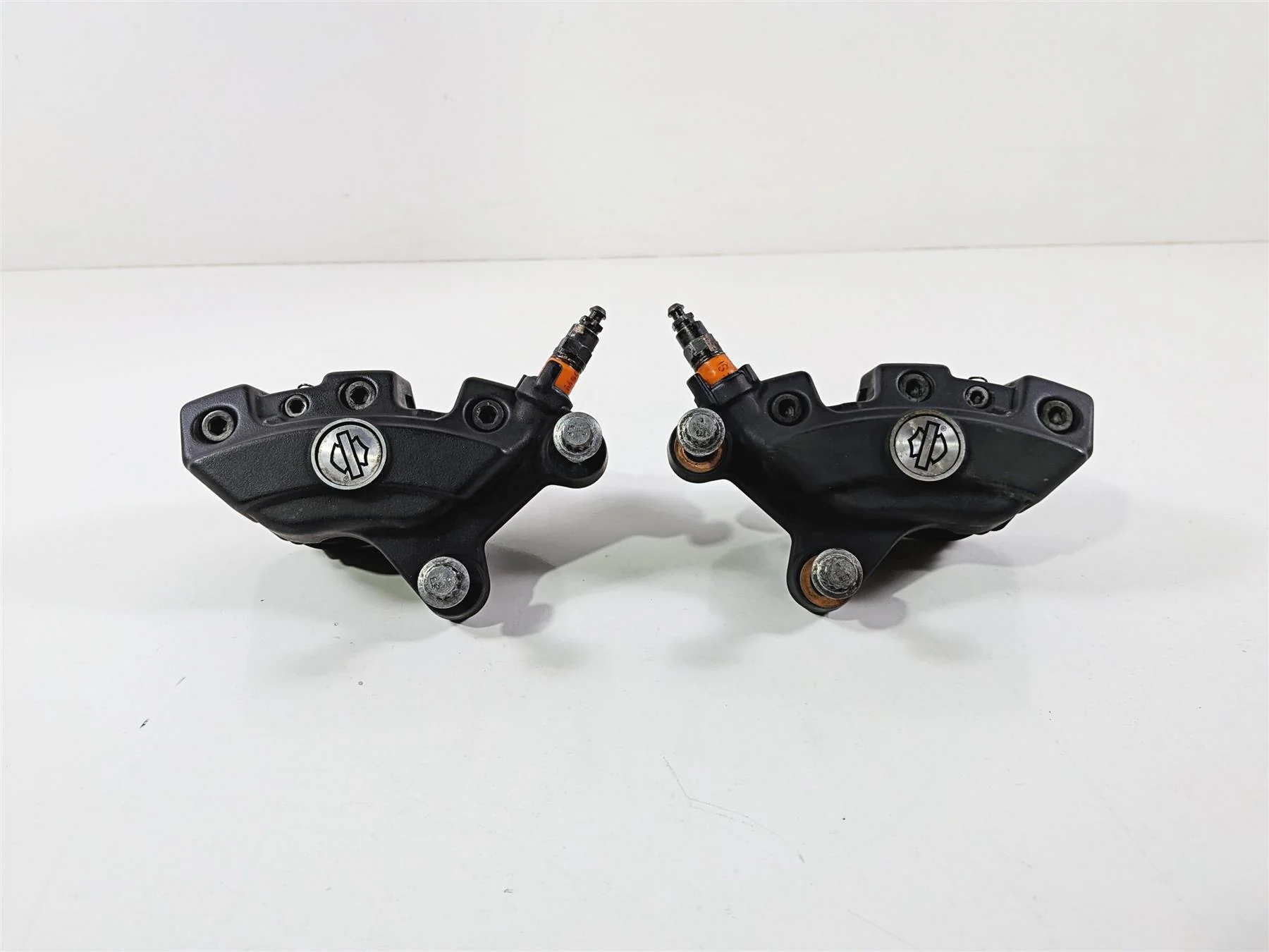 2017 Harley Touring FLHXS Street Glide Front Brake Caliper Set 43027-08 44023-08 - Image 2