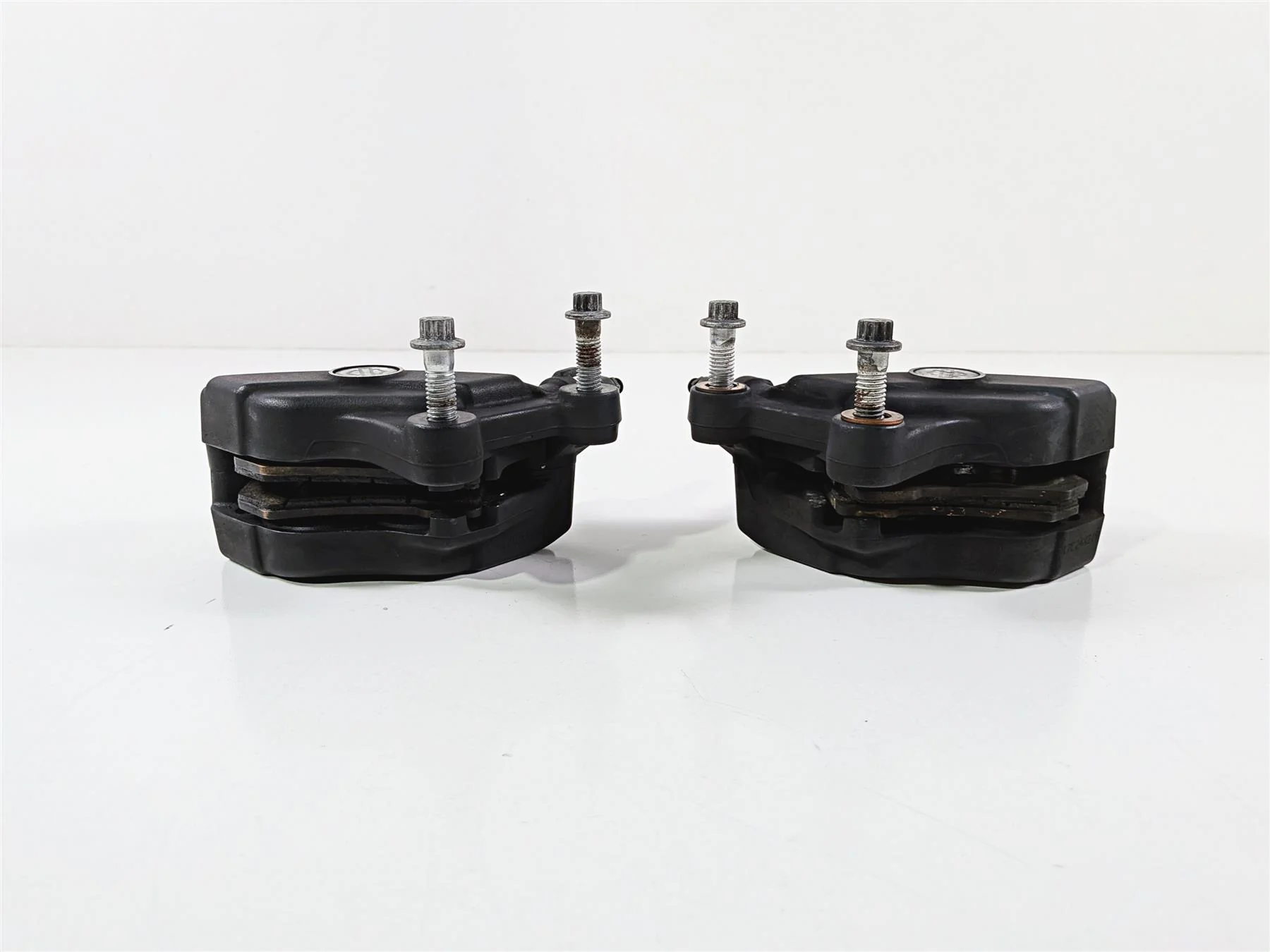 2017 Harley Touring FLHXS Street Glide Front Brake Caliper Set 43027-08 44023-08 - Image 6