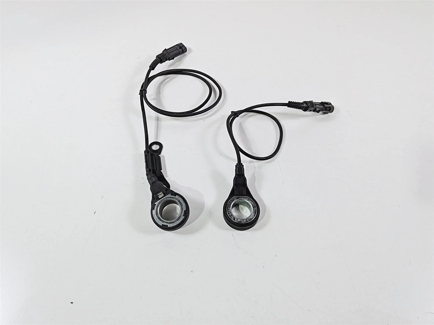 2017 Harley Touring FLHXS Street Glide Front Rear Abs Sensor Set 32700015 - Image 2
