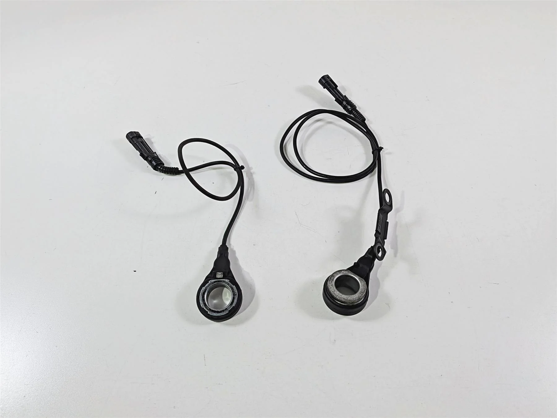 2017 Harley Touring FLHXS Street Glide Front Rear Abs Sensor Set 32700015 - Image 7