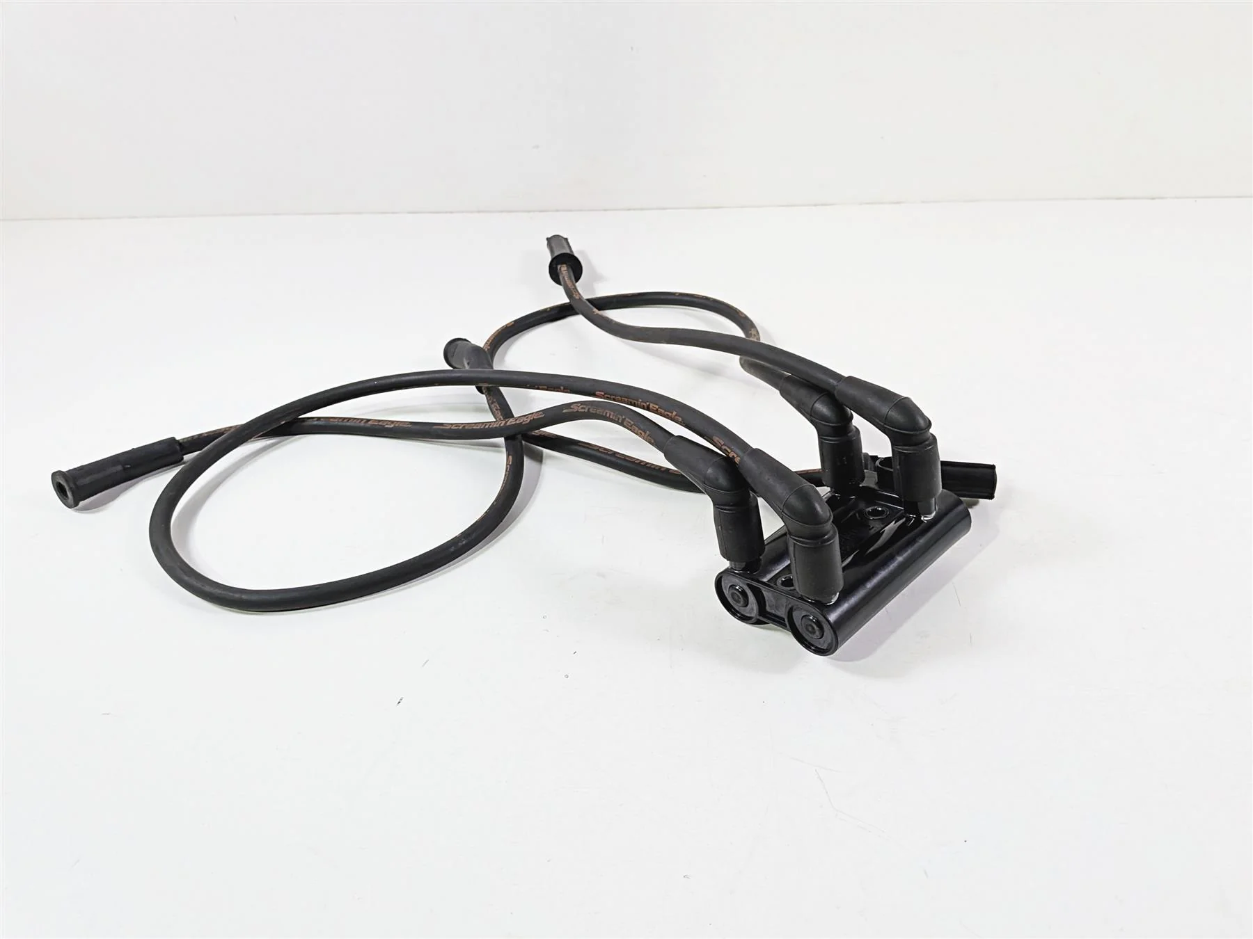 2017 Harley Touring FLHXS Street Glide Ignition Coil Wires & Plugs - Tested 31600017