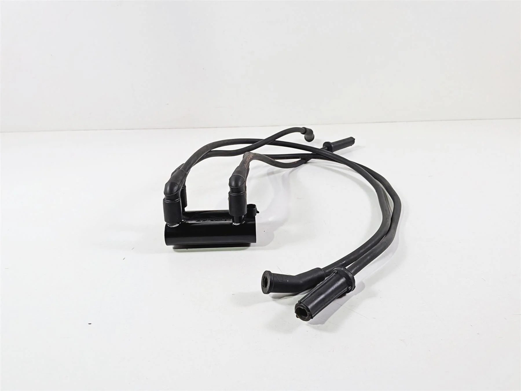 2017 Harley Touring FLHXS Street Glide Ignition Coil Wires & Plugs - Tested 31600017 - Image 3