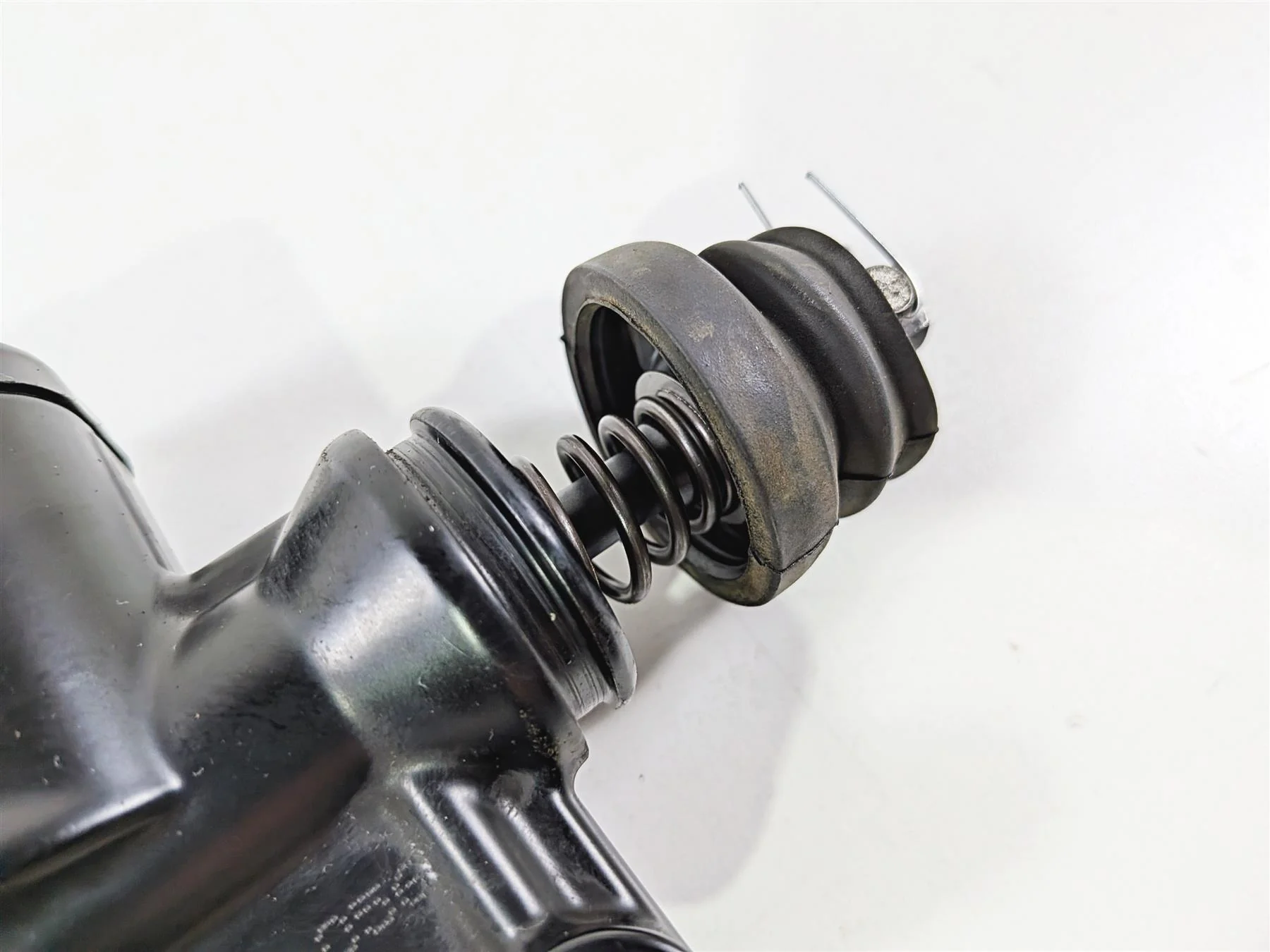 2017 Harley Touring FLHXS Street Glide Rear Brake Master Cylinder Brembo 41700028A - Image 10