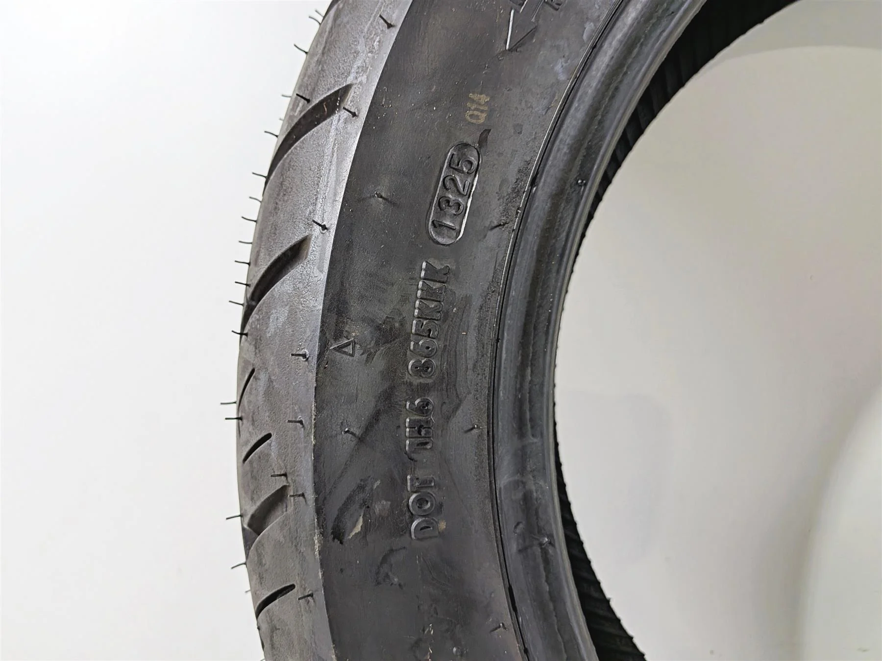 2017 Harley Touring FLHXS Street Glide Rear Tire  874809 - Image 13