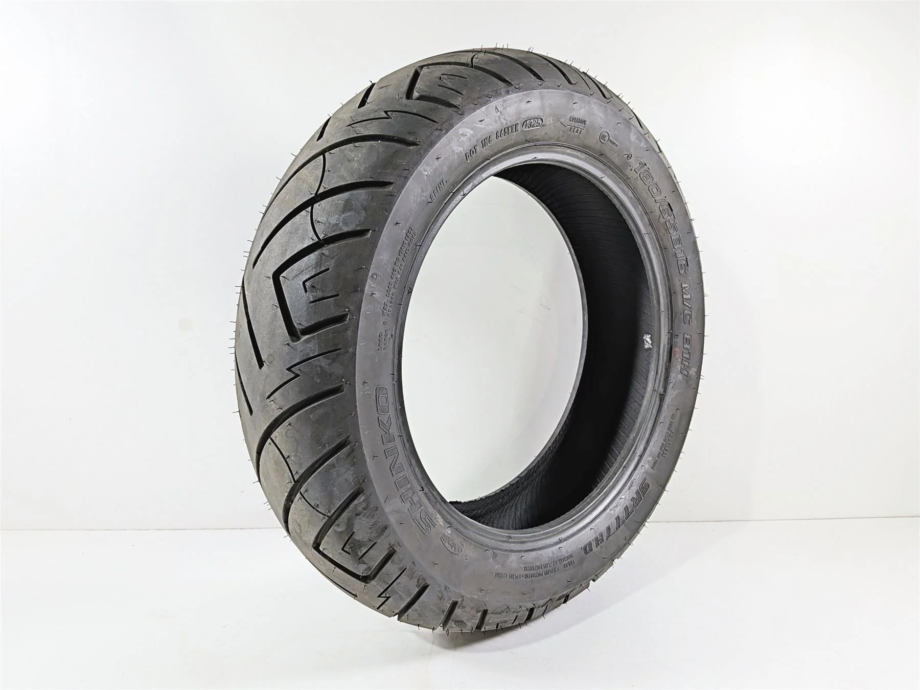 2017 Harley Touring FLHXS Street Glide Rear Tire  874809 - Image 2