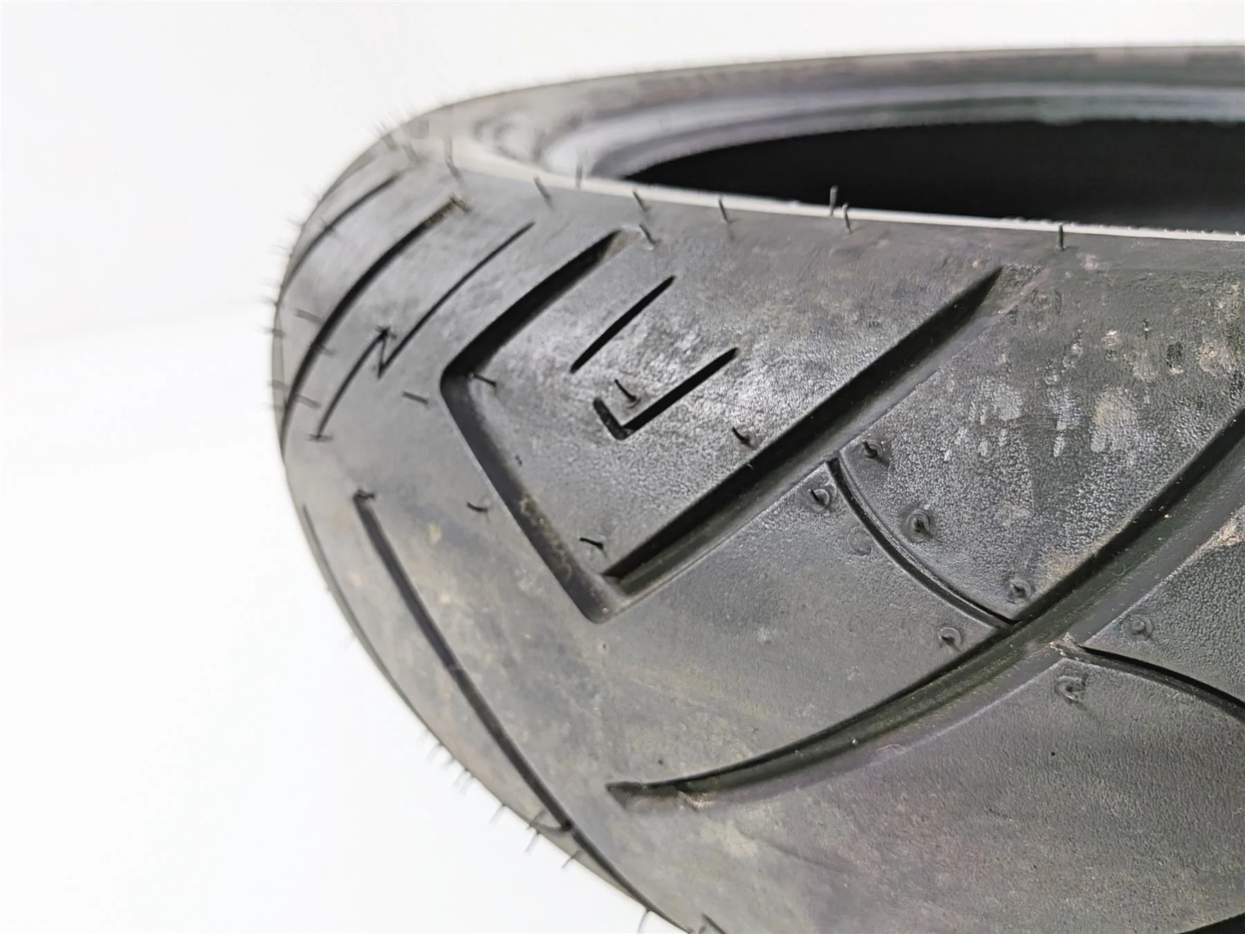 2017 Harley Touring FLHXS Street Glide Rear Tire  874809 - Image 3