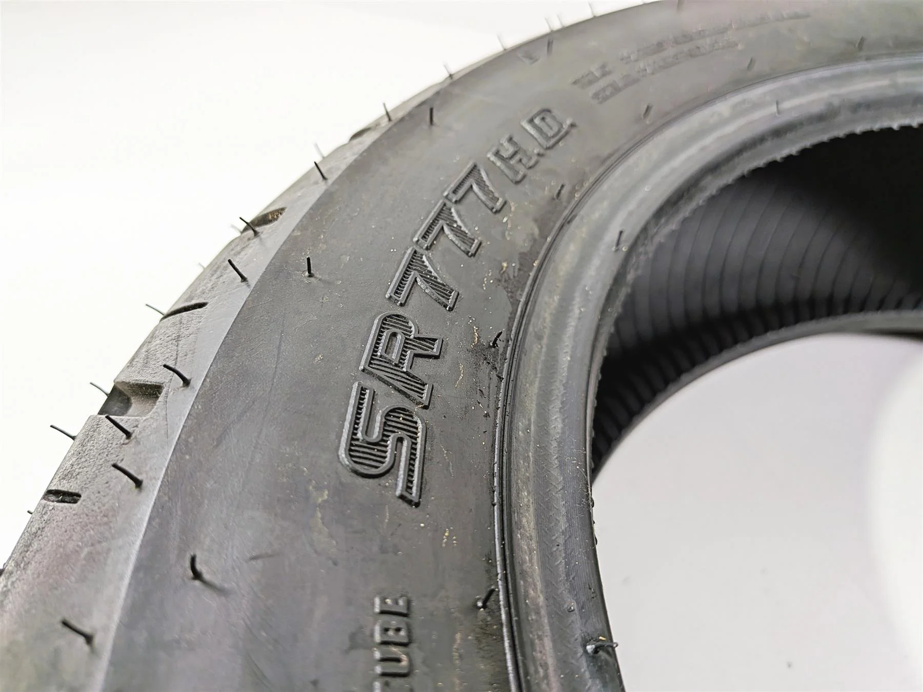 2017 Harley Touring FLHXS Street Glide Rear Tire  874809 - Image 7