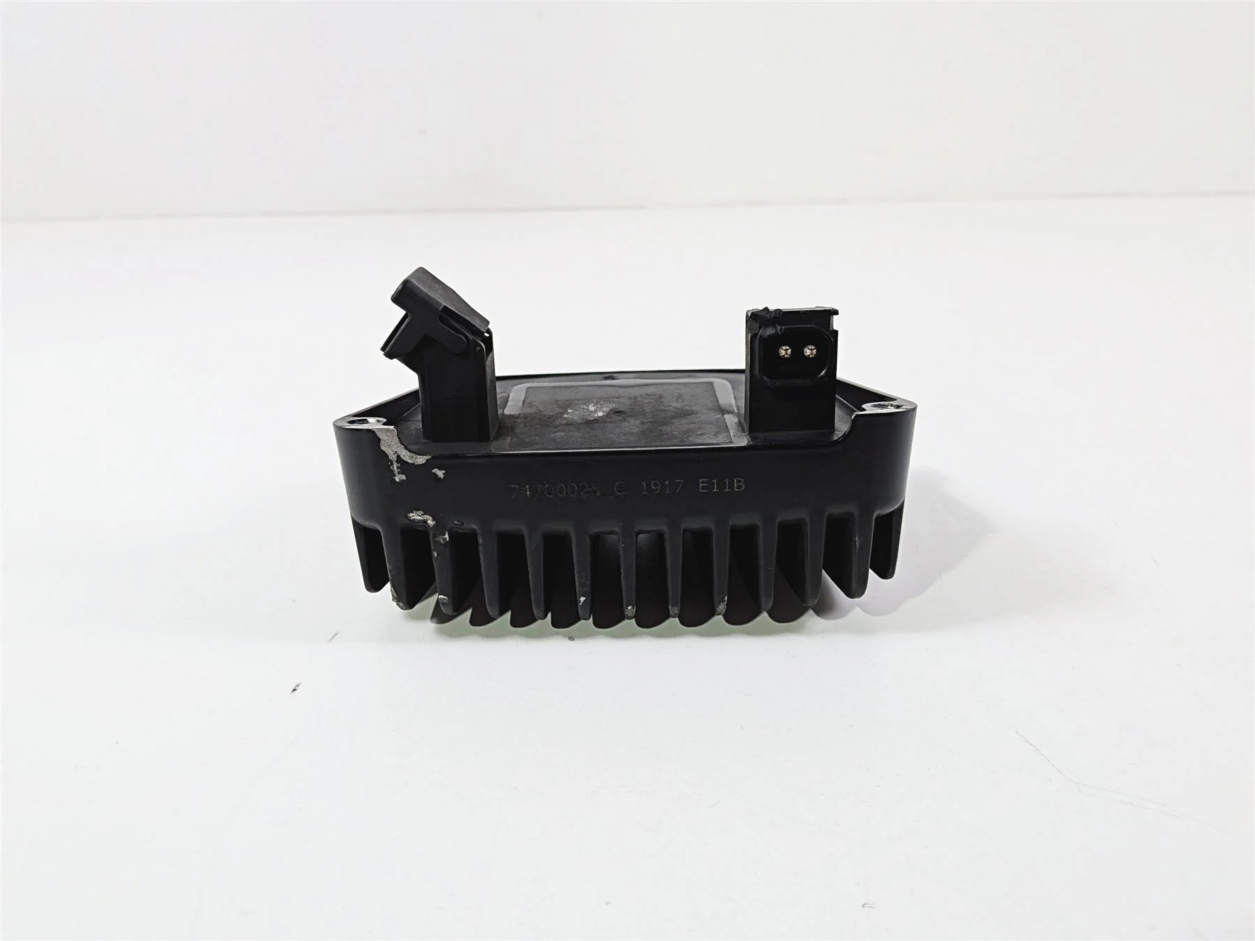2017 Harley Touring FLHXS Street Glide Rectifier Voltage Regulator 74700025 - Image 10