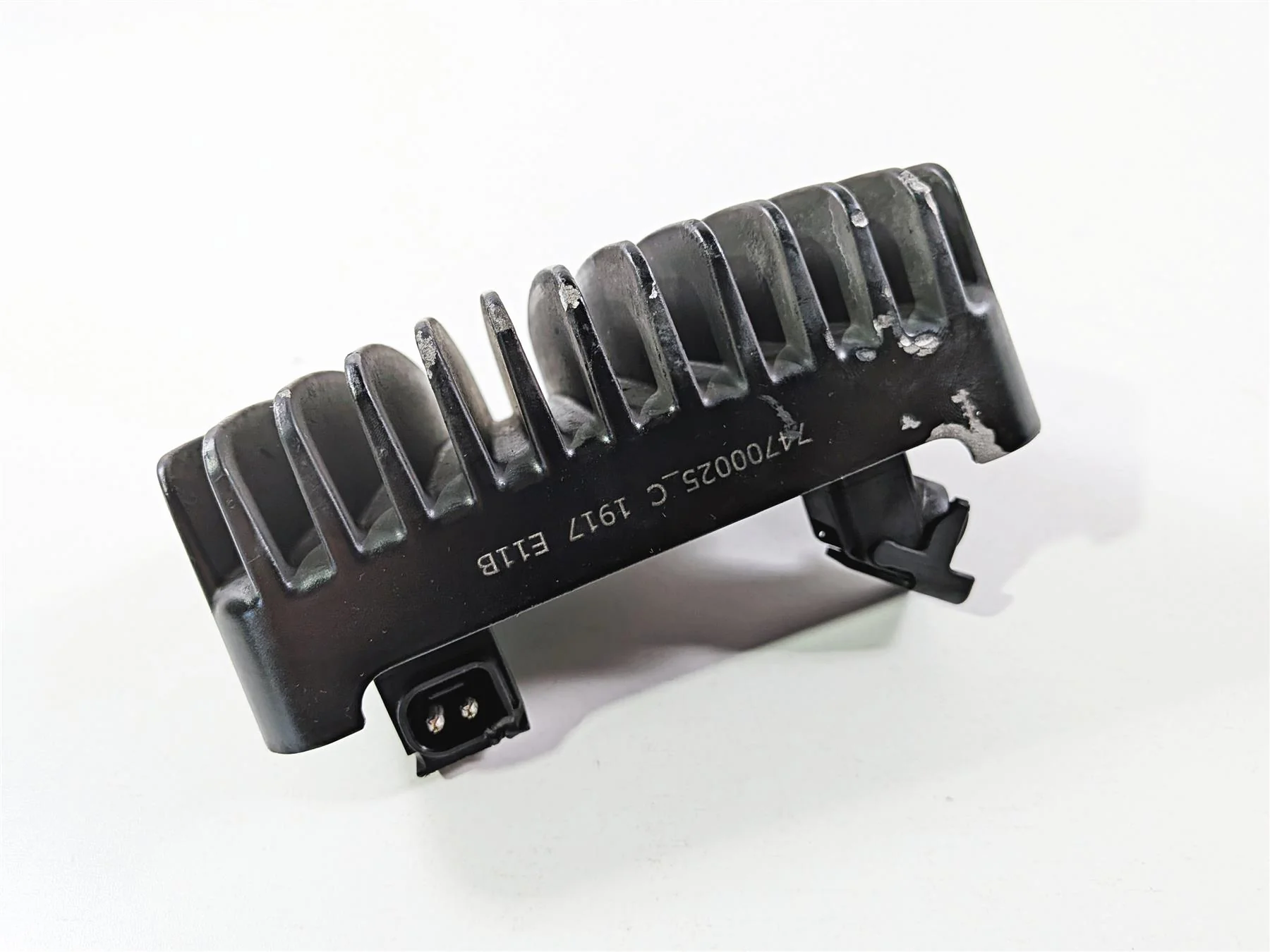 2017 Harley Touring FLHXS Street Glide Rectifier Voltage Regulator 74700025 - Image 2