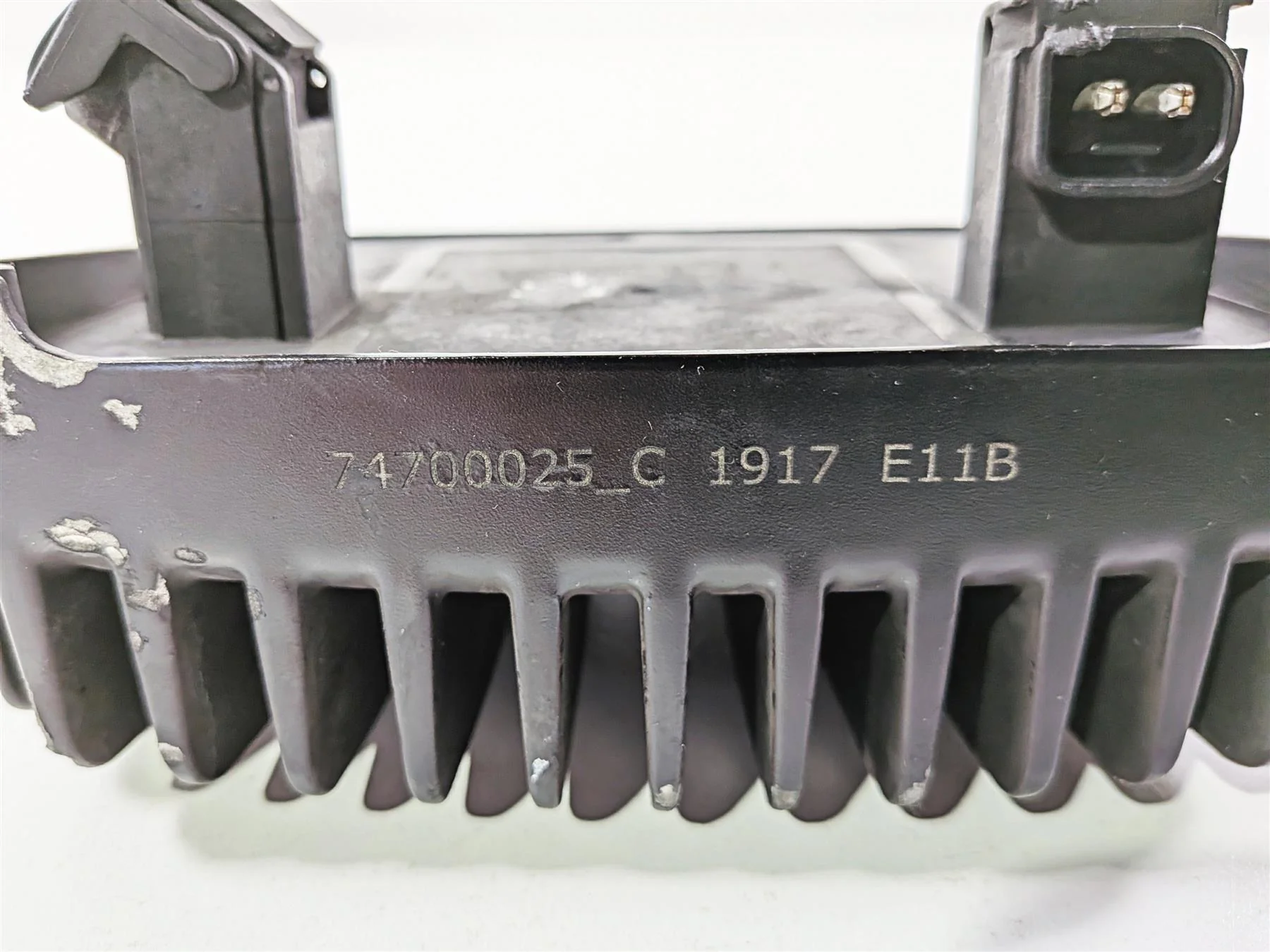 2017 Harley Touring FLHXS Street Glide Rectifier Voltage Regulator 74700025 - Image 4