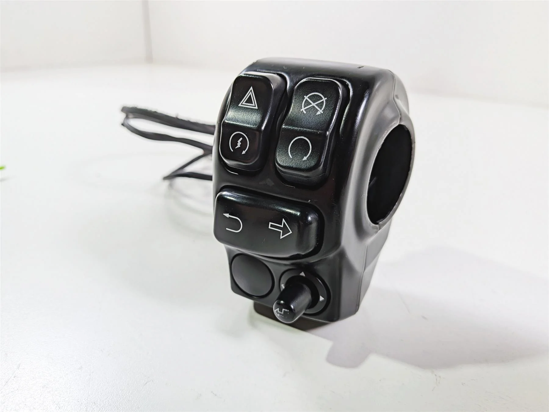2017 Harley Touring FLHXS Street Glide Right Hand Control Switch 71500129C - Image 11