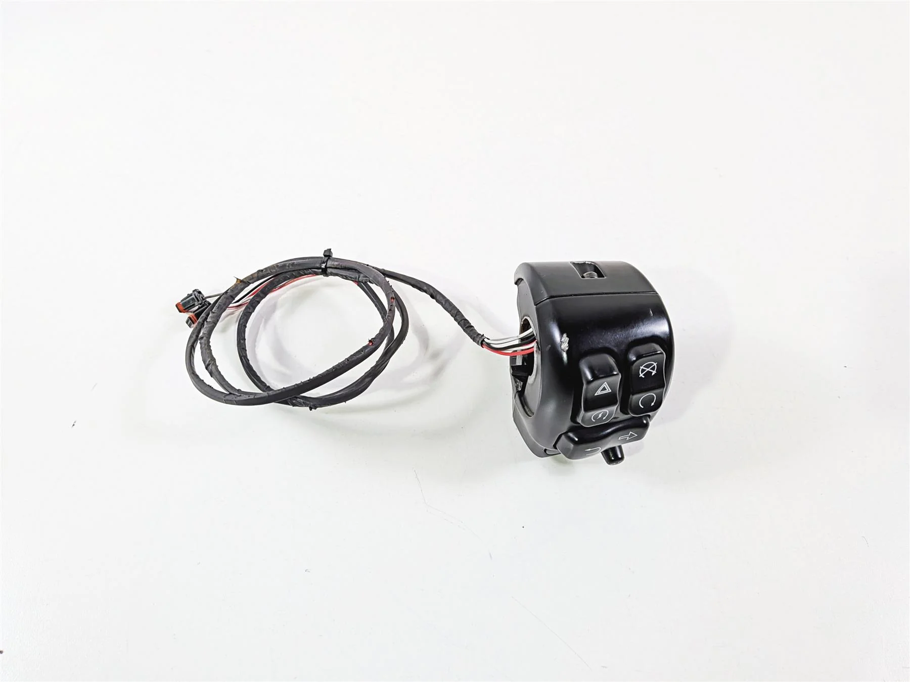 2017 Harley Touring FLHXS Street Glide Right Hand Control Switch 71500129C - Image 2