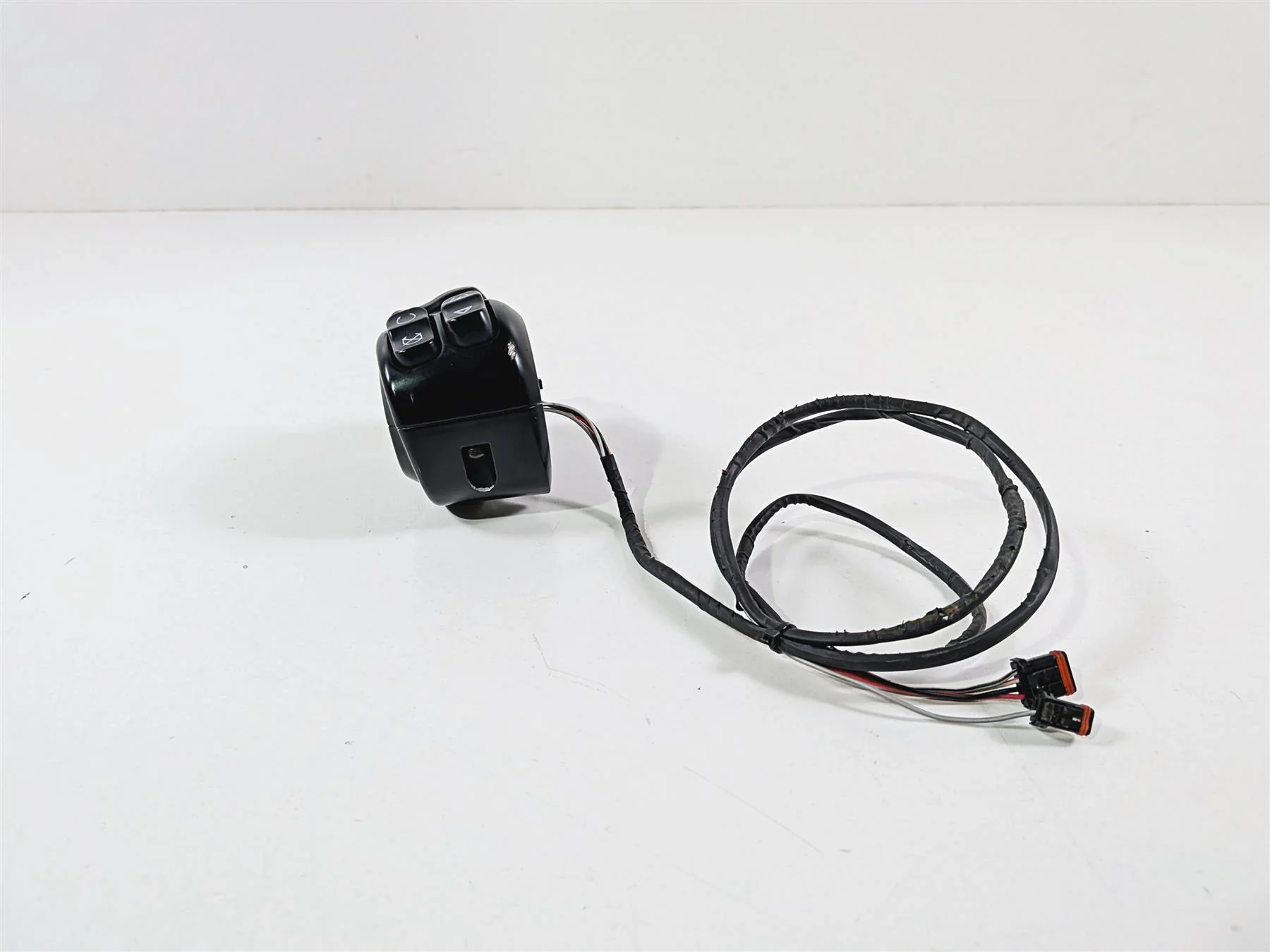 2017 Harley Touring FLHXS Street Glide Right Hand Control Switch 71500129C - Image 5