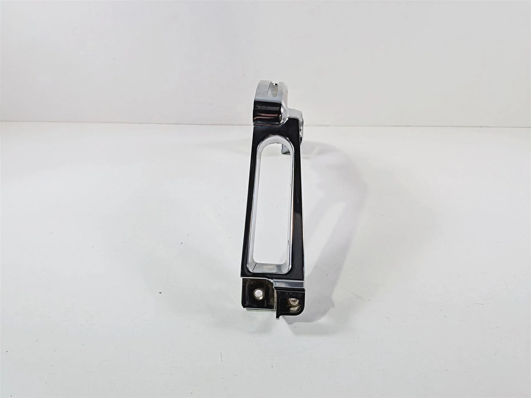 2017 Harley Touring FLHXS Street Glide Right Rear Chrome Saddlebag Support 90200502 - Image 3