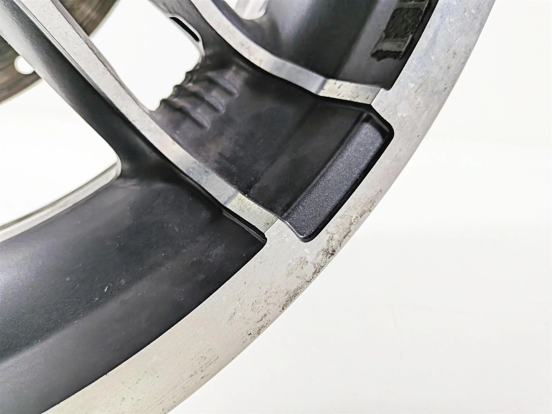 2017 Harley Touring FLHXS Street Glide Straight Enforcer Rear Wheel Rim 16x5 40900033 - Image 10