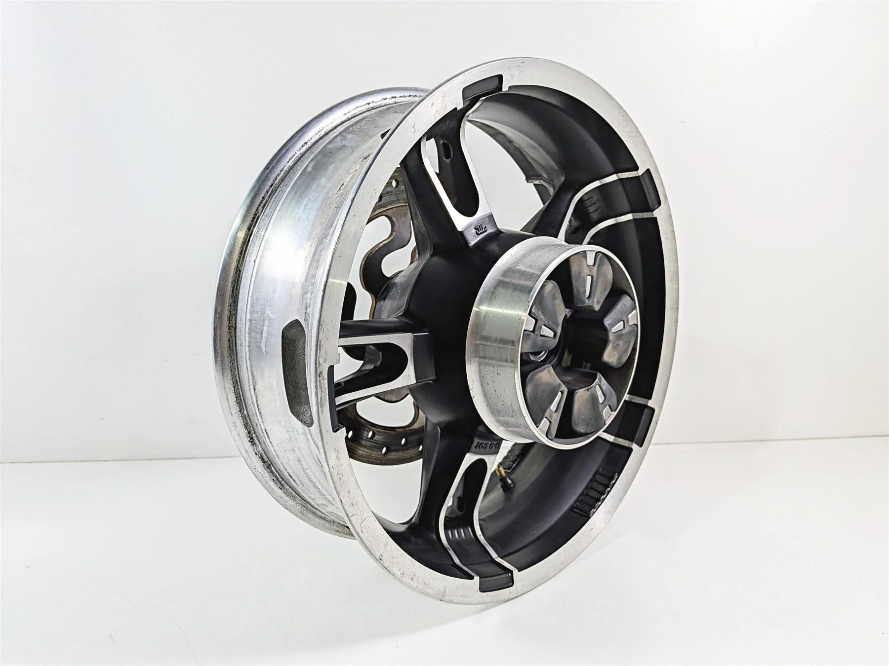 2017 Harley Touring FLHXS Street Glide Straight Enforcer Rear Wheel Rim 16x5 40900033 - Image 11