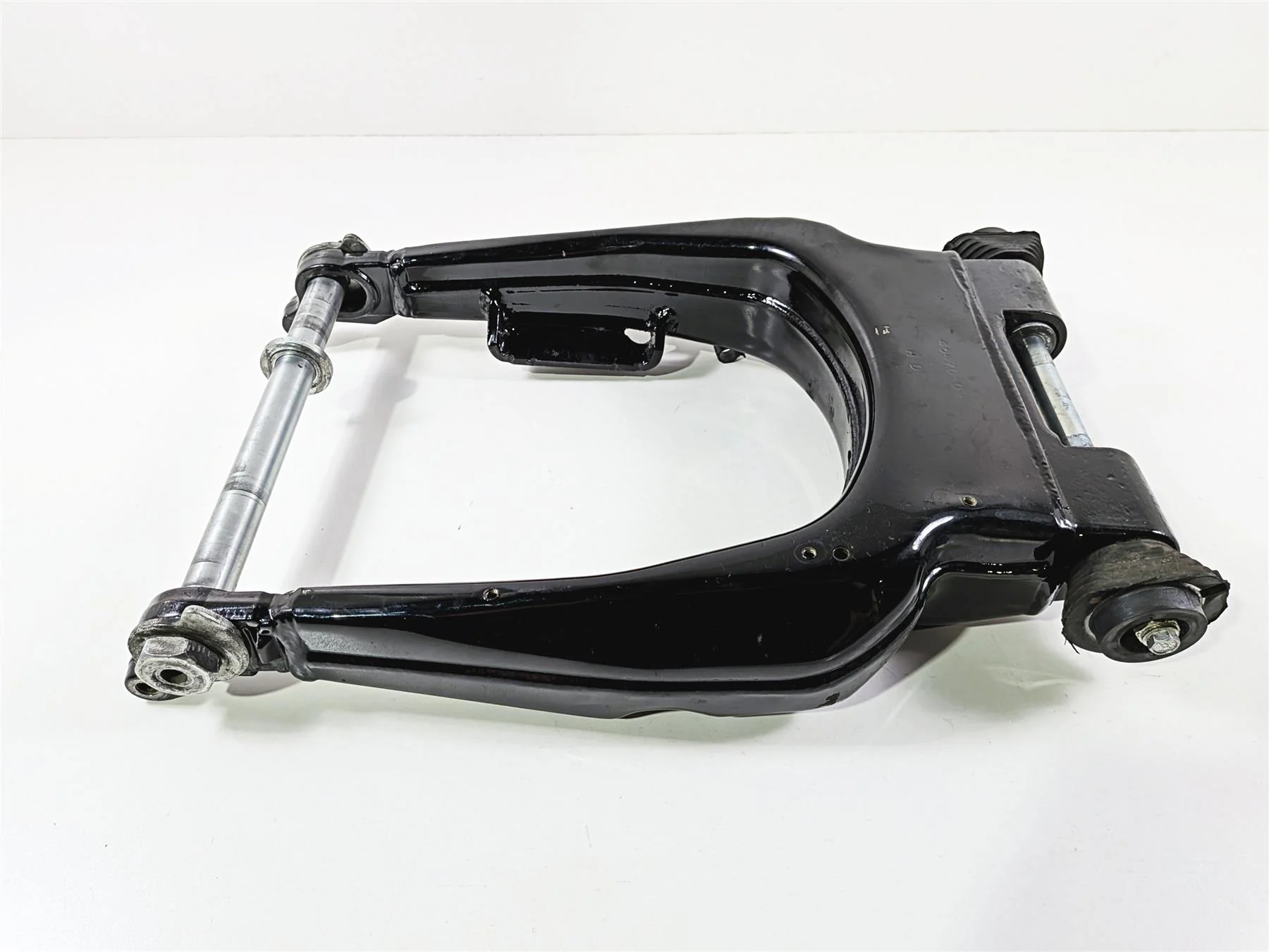 2017 Harley Touring FLHXS Street Glide Swingarm Swing Arm & Axle 47549-09A 45470-99
