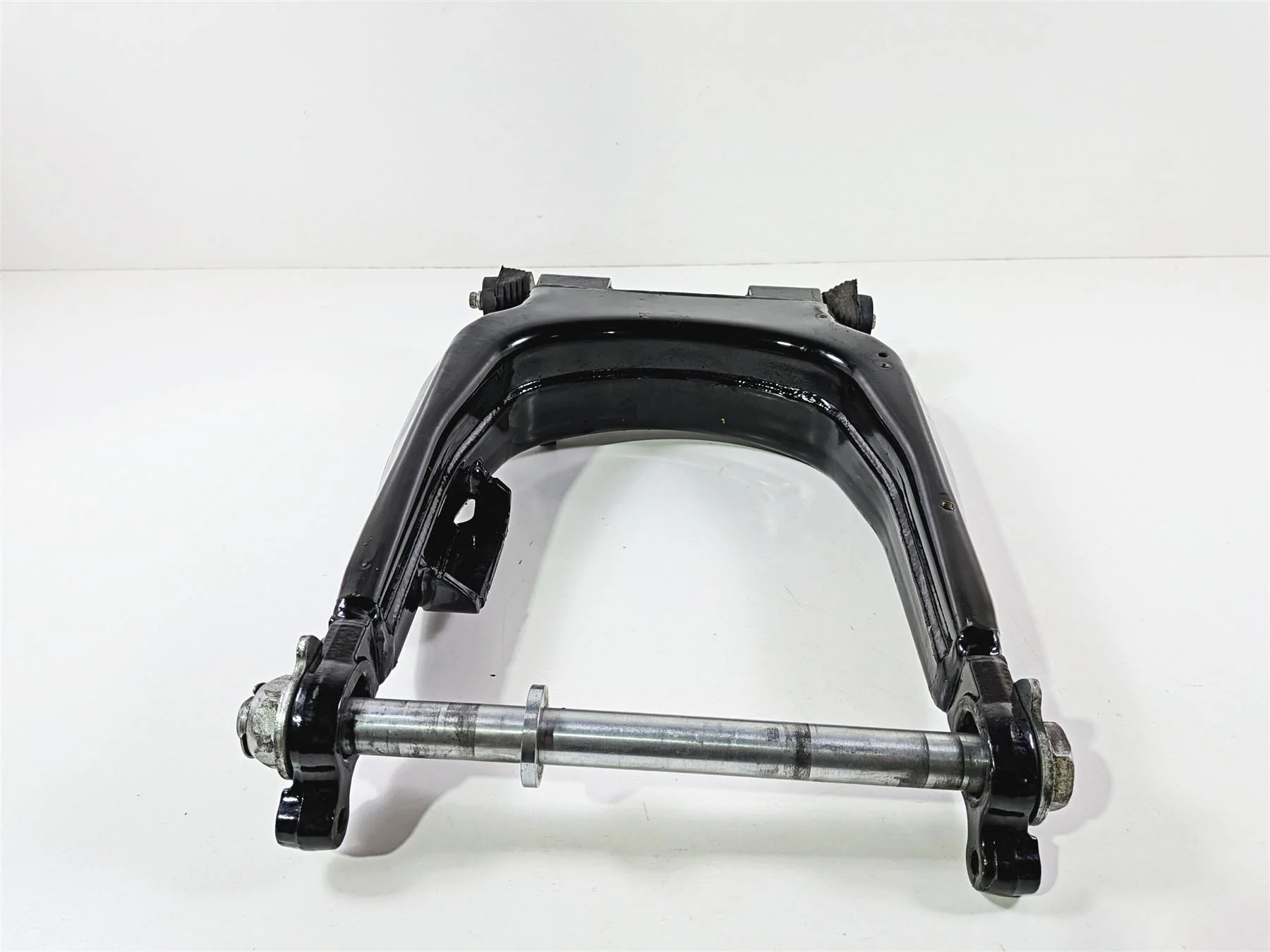 2017 Harley Touring FLHXS Street Glide Swingarm Swing Arm & Axle 47549-09A 45470-99 - Image 2