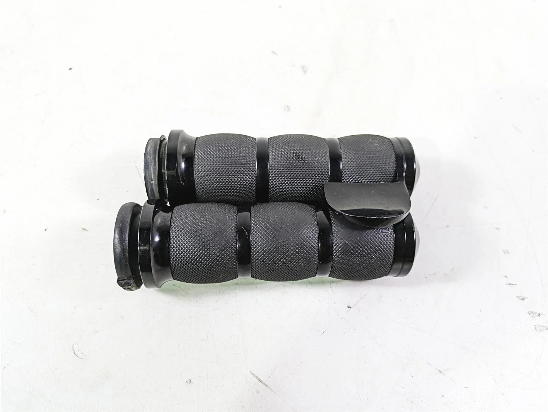 2017 Harley Touring FLTRXS Road Glide Avon Air Cushion Hand Grips AIR-90-AN-B-FL