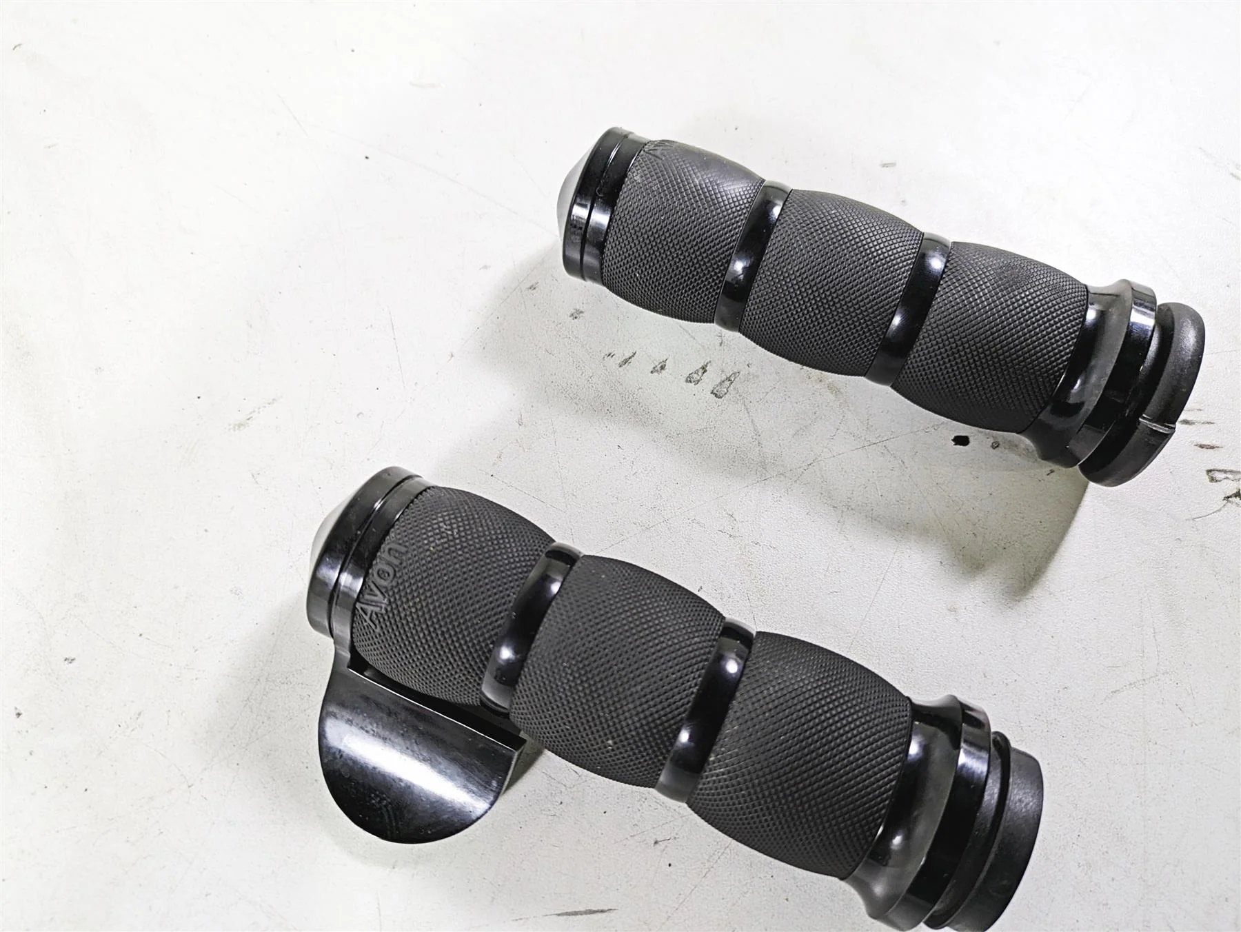2017 Harley Touring FLTRXS Road Glide Avon Air Cushion Hand Grips AIR-90-AN-B-FL - Image 11
