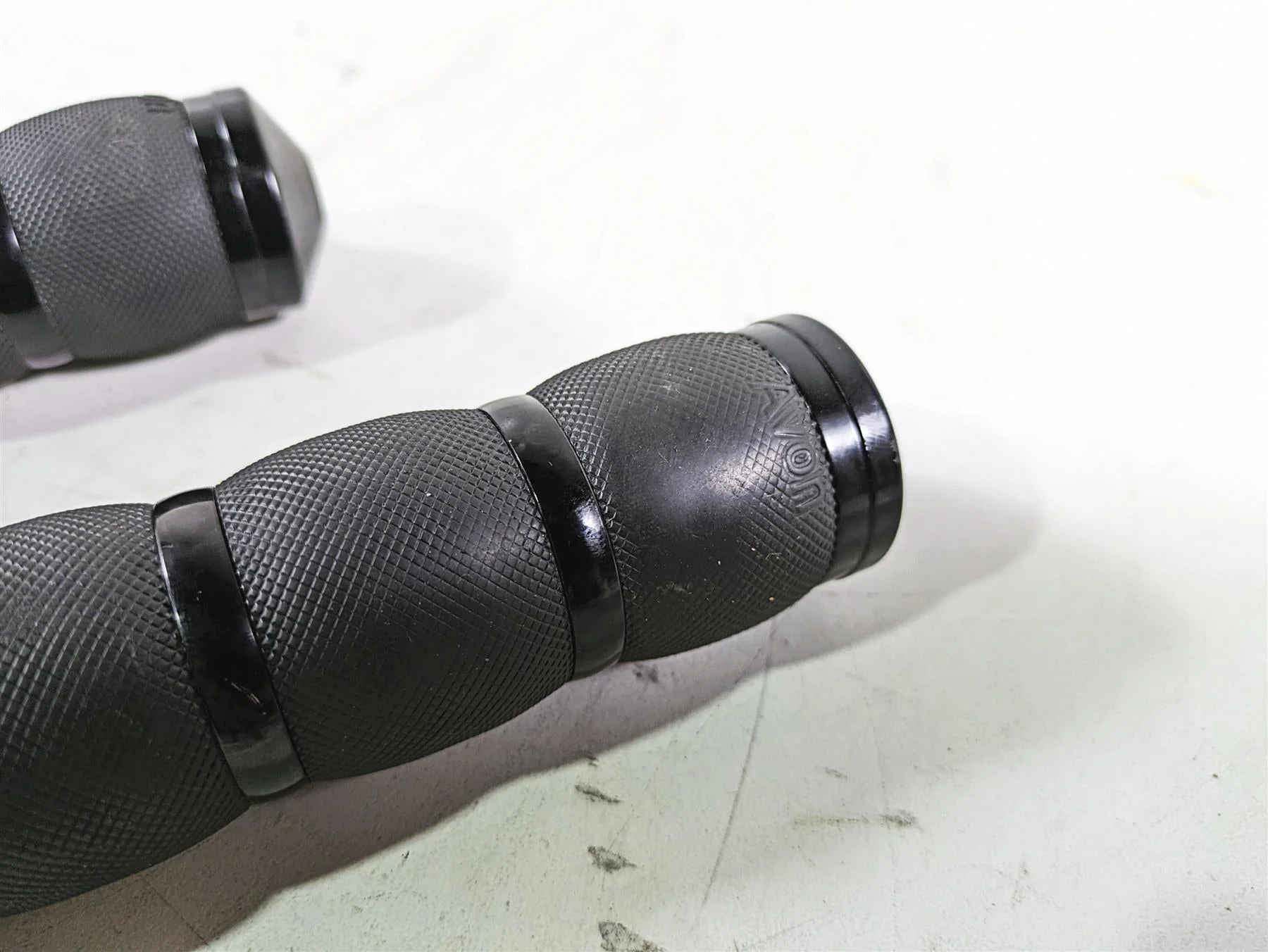 2017 Harley Touring FLTRXS Road Glide Avon Air Cushion Hand Grips AIR-90-AN-B-FL - Image 12