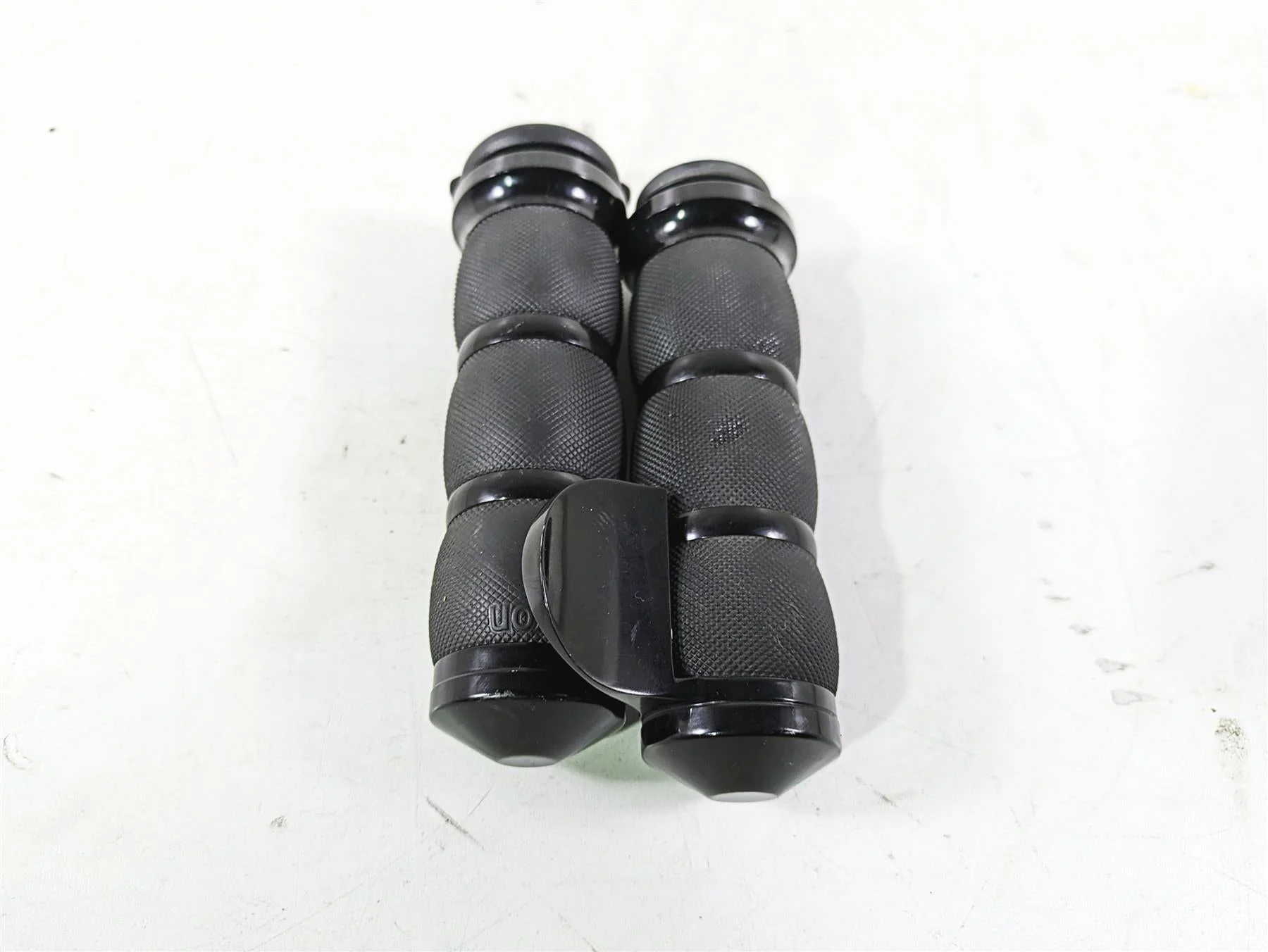 2017 Harley Touring FLTRXS Road Glide Avon Air Cushion Hand Grips AIR-90-AN-B-FL - Image 2