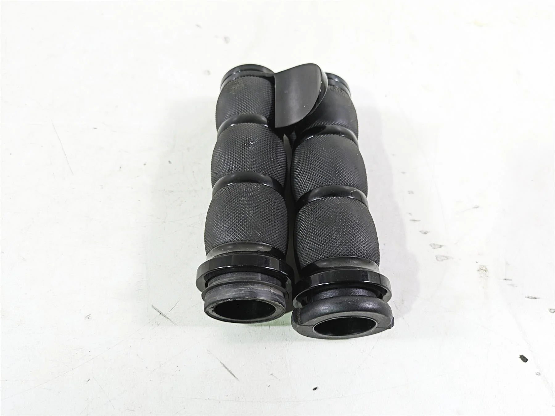 2017 Harley Touring FLTRXS Road Glide Avon Air Cushion Hand Grips AIR-90-AN-B-FL - Image 4